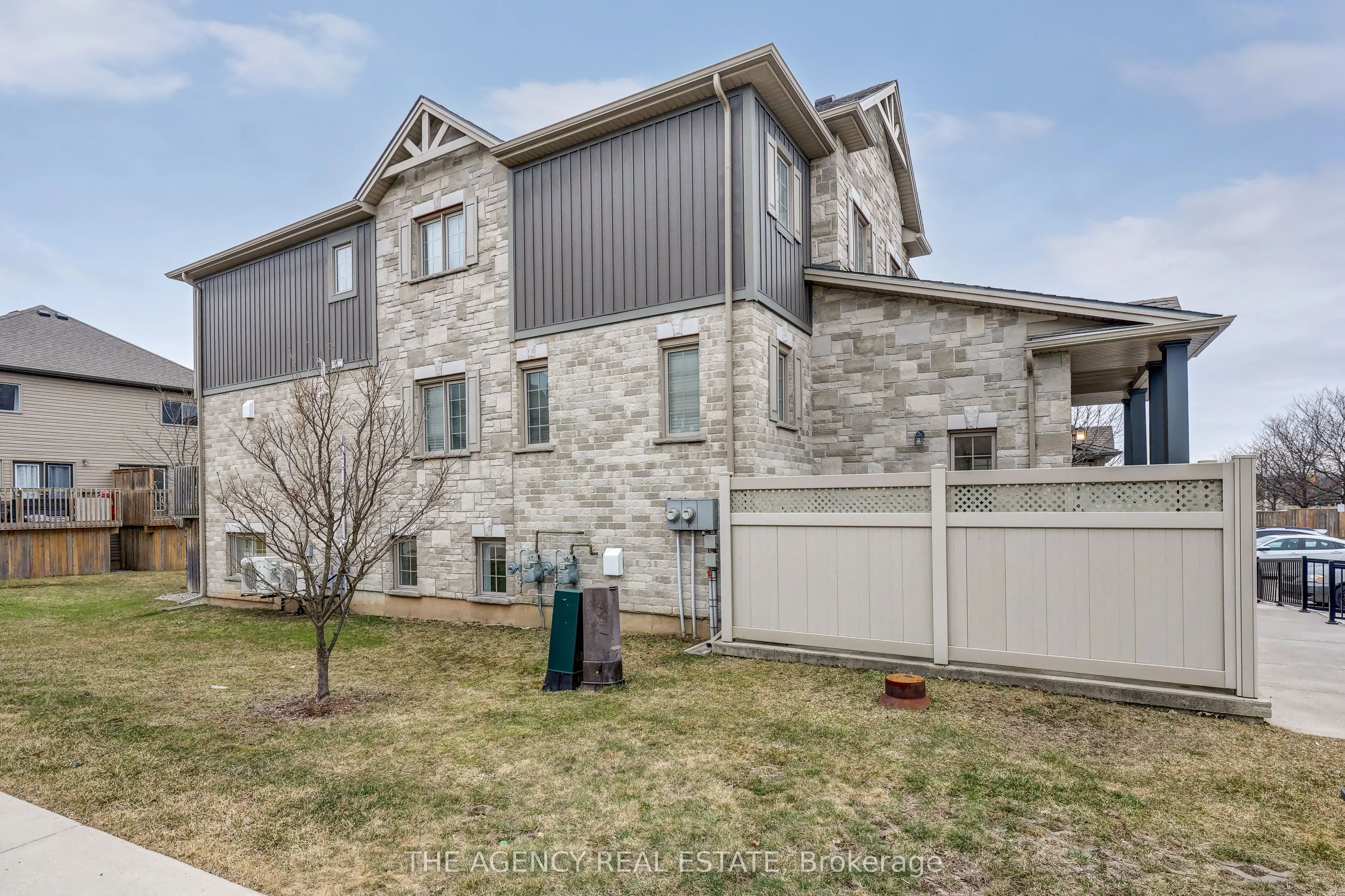 3200 Singleton Avenue, #82