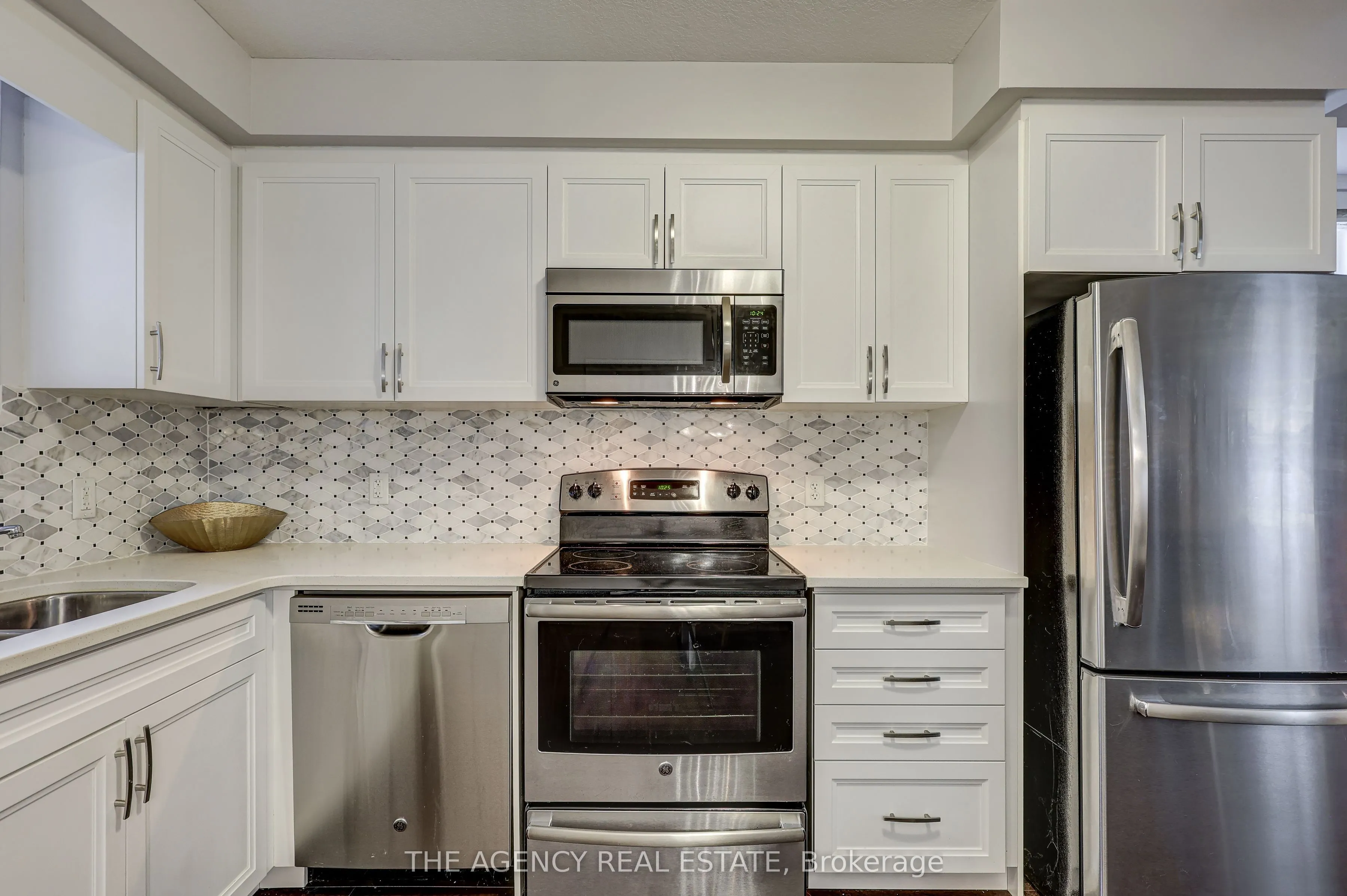3200 Singleton Avenue, #82