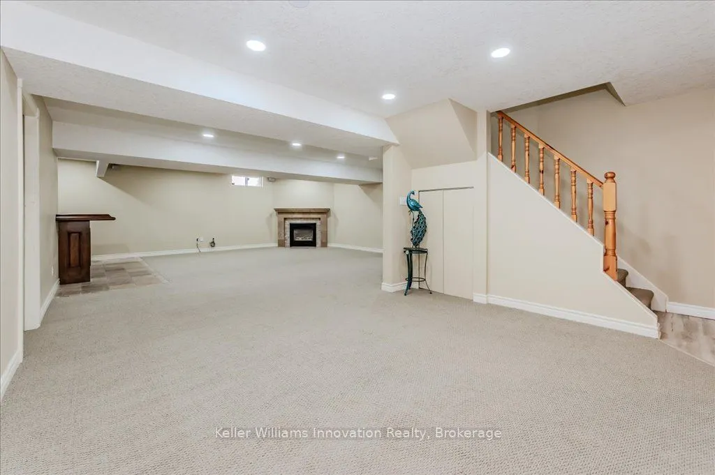 648 Bayhampton Crescent
