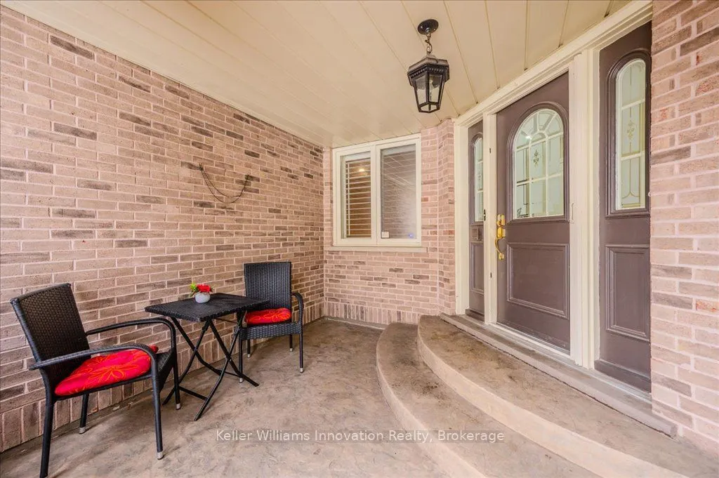 648 Bayhampton Crescent