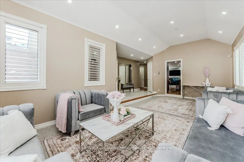 648 Bayhampton Crescent