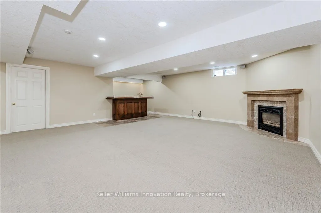 648 Bayhampton Crescent