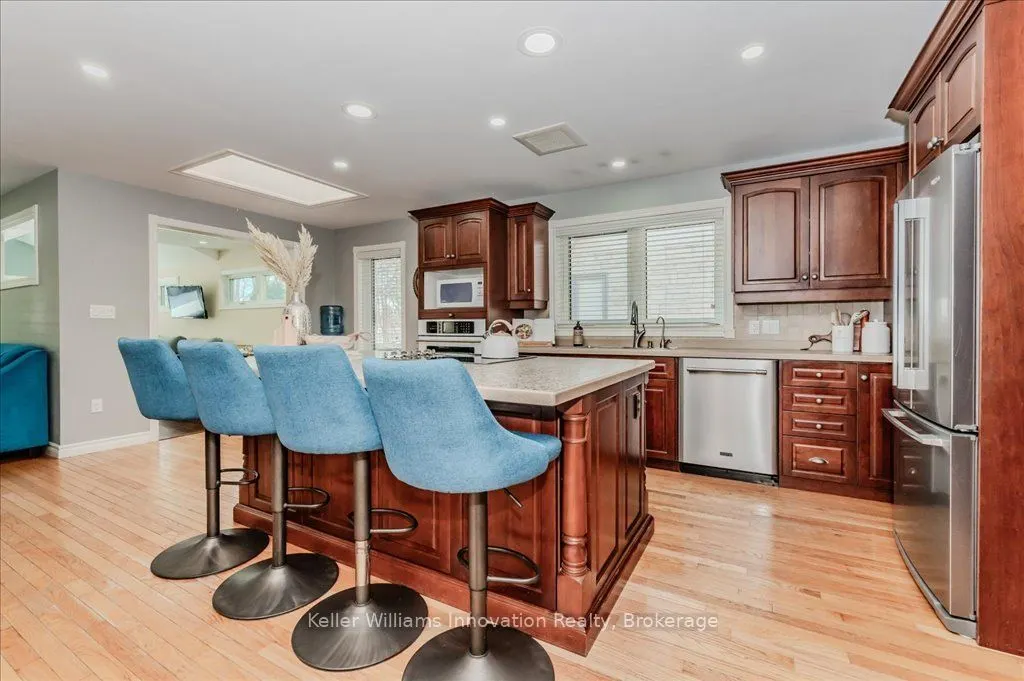 648 Bayhampton Crescent