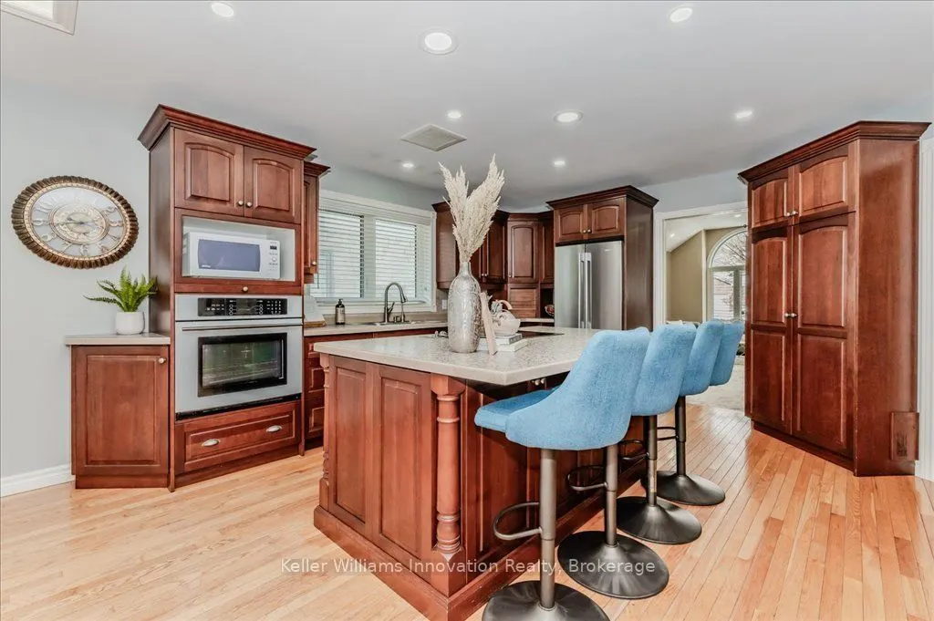 648 Bayhampton Crescent