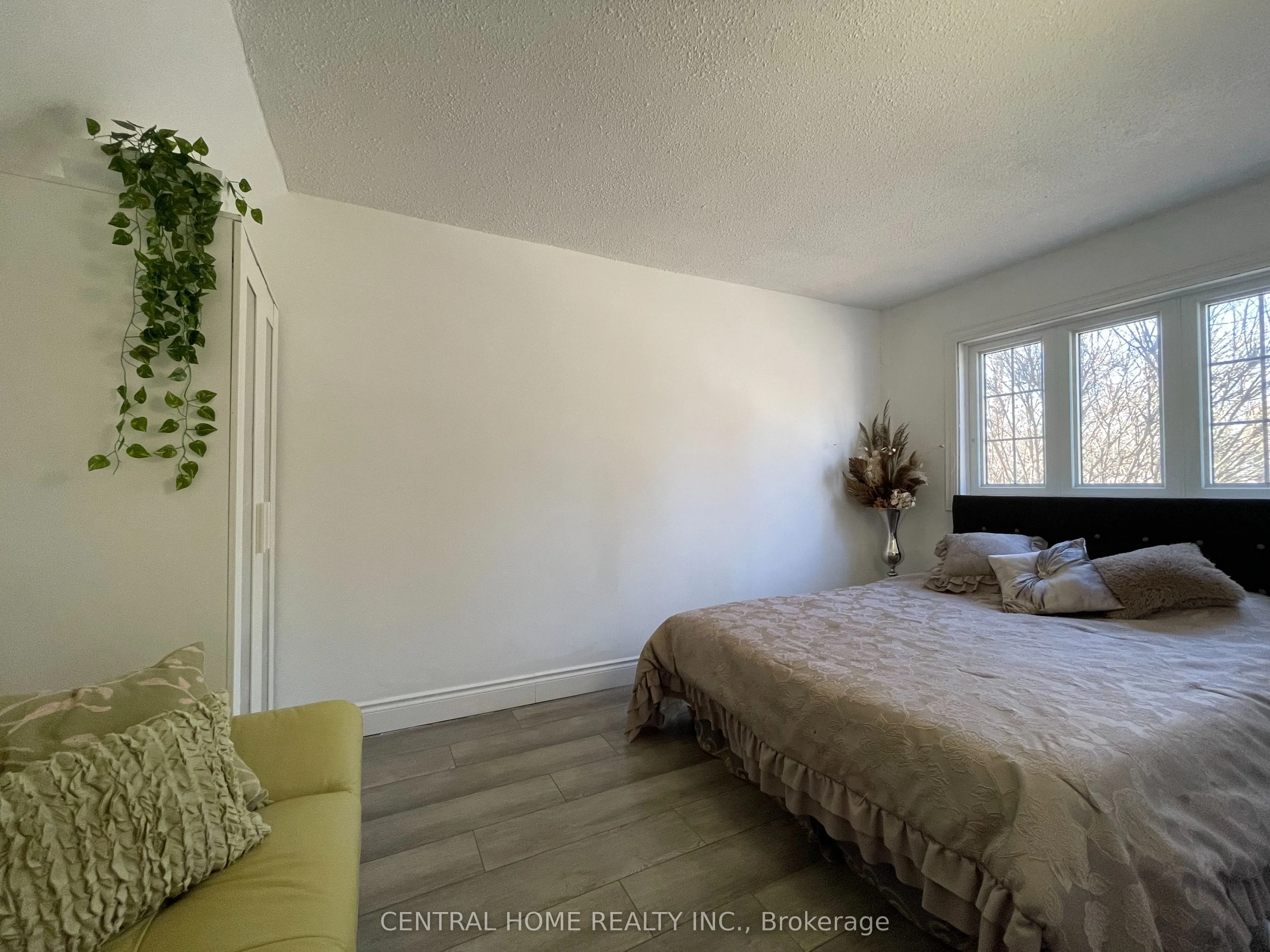 6068 Drummond Road