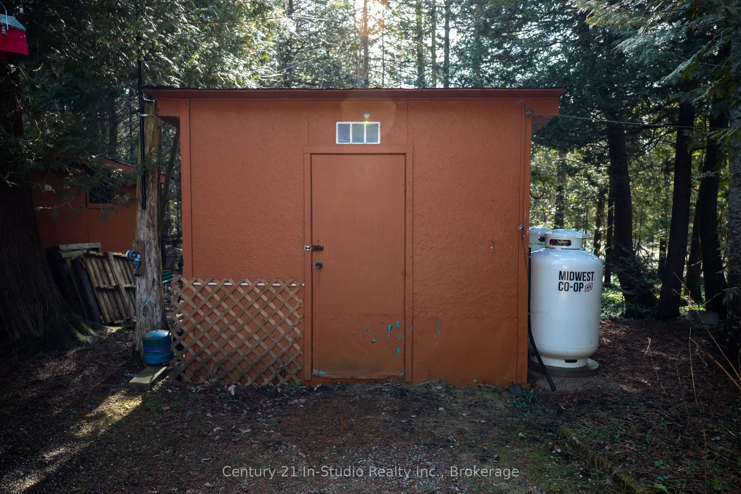 496 BERFORD LAKE Road