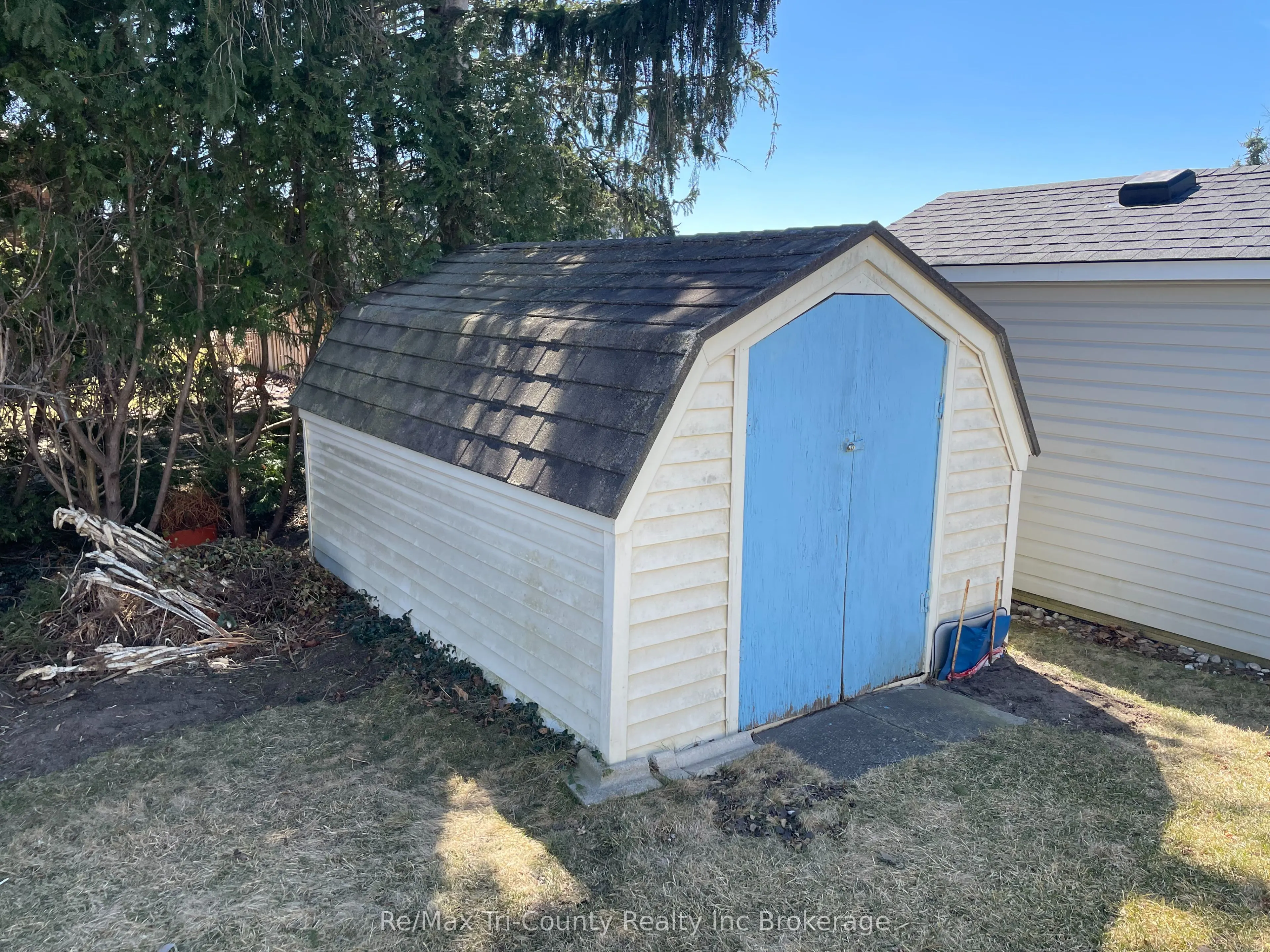38 Adams Avenue