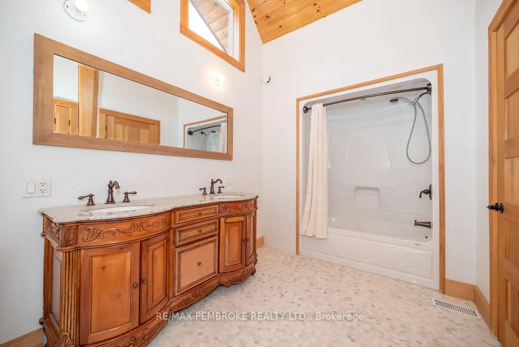 2467 Darling Road