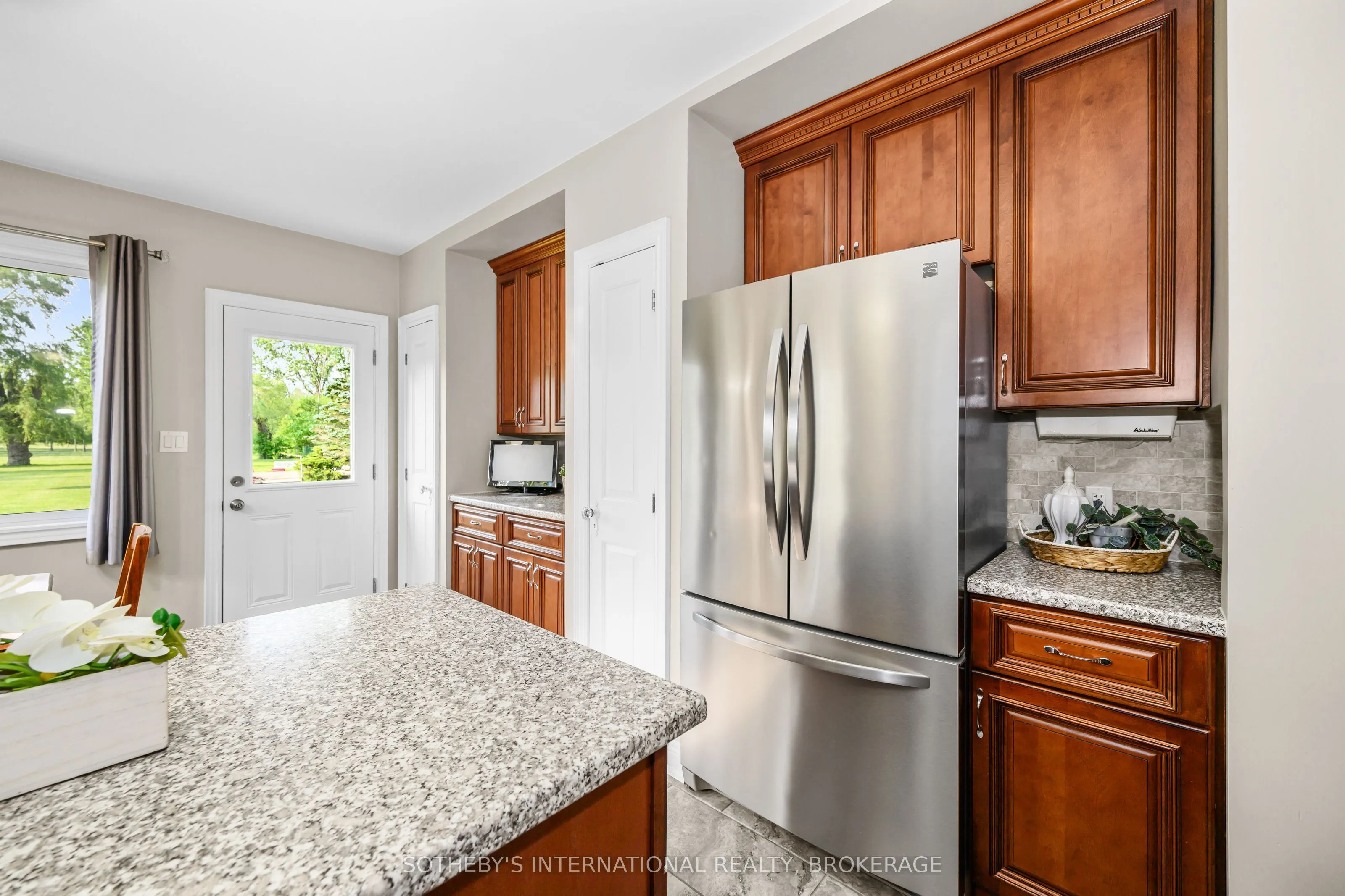 880 Edgemere Road