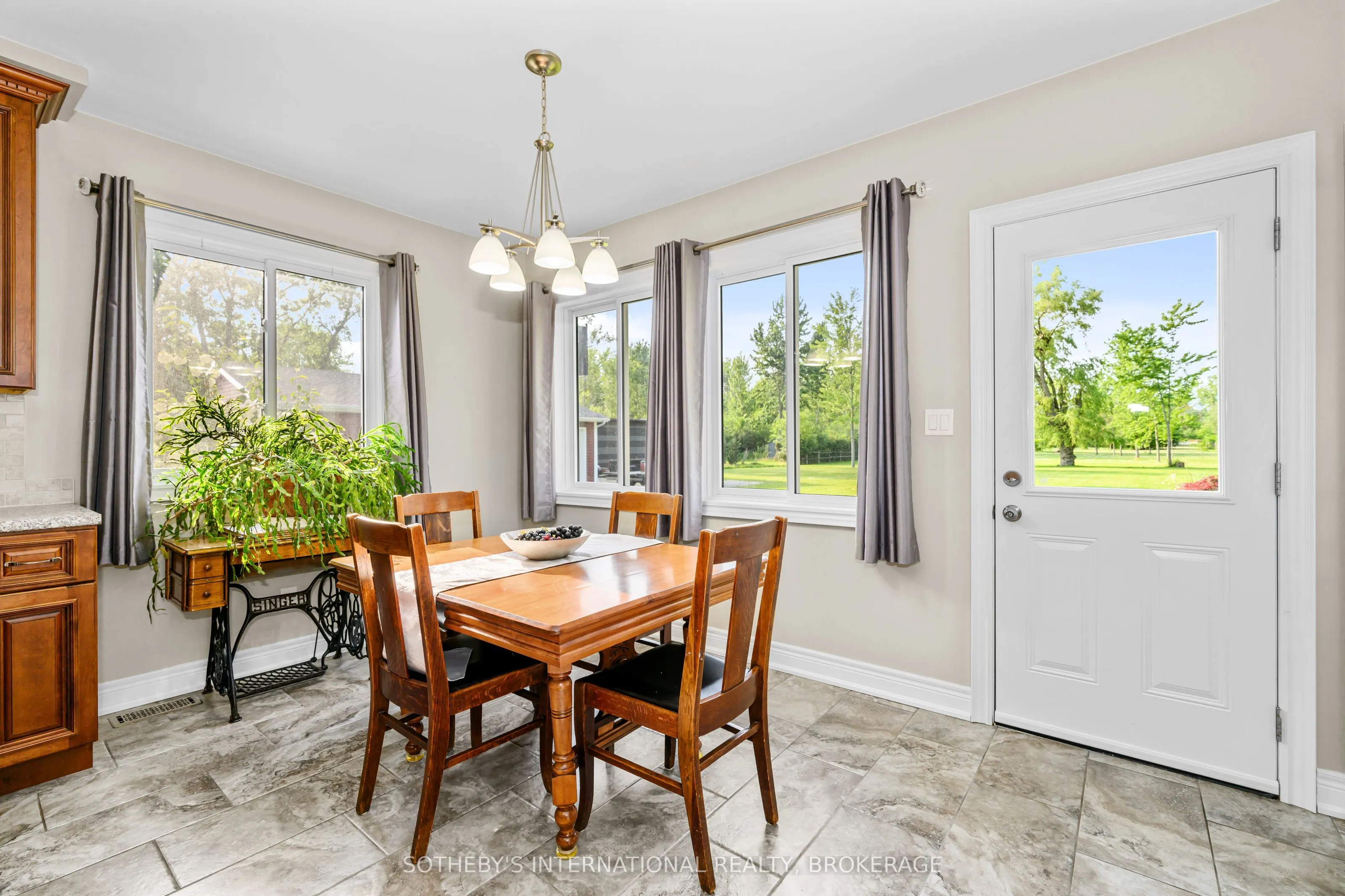 880 Edgemere Road
