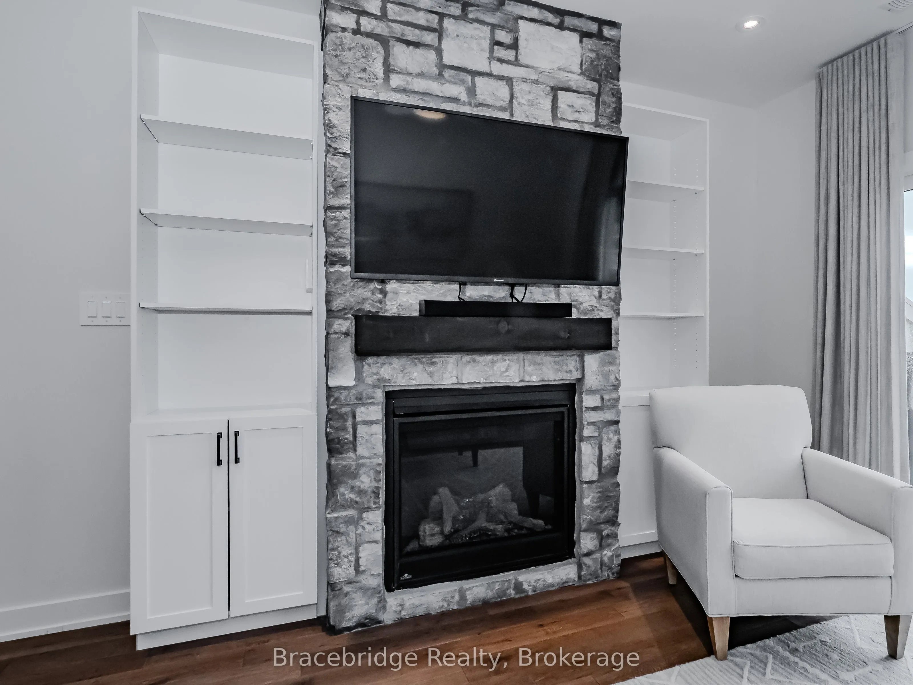 1869 Muskoka Rd 118 Highway W, #BHV-B203