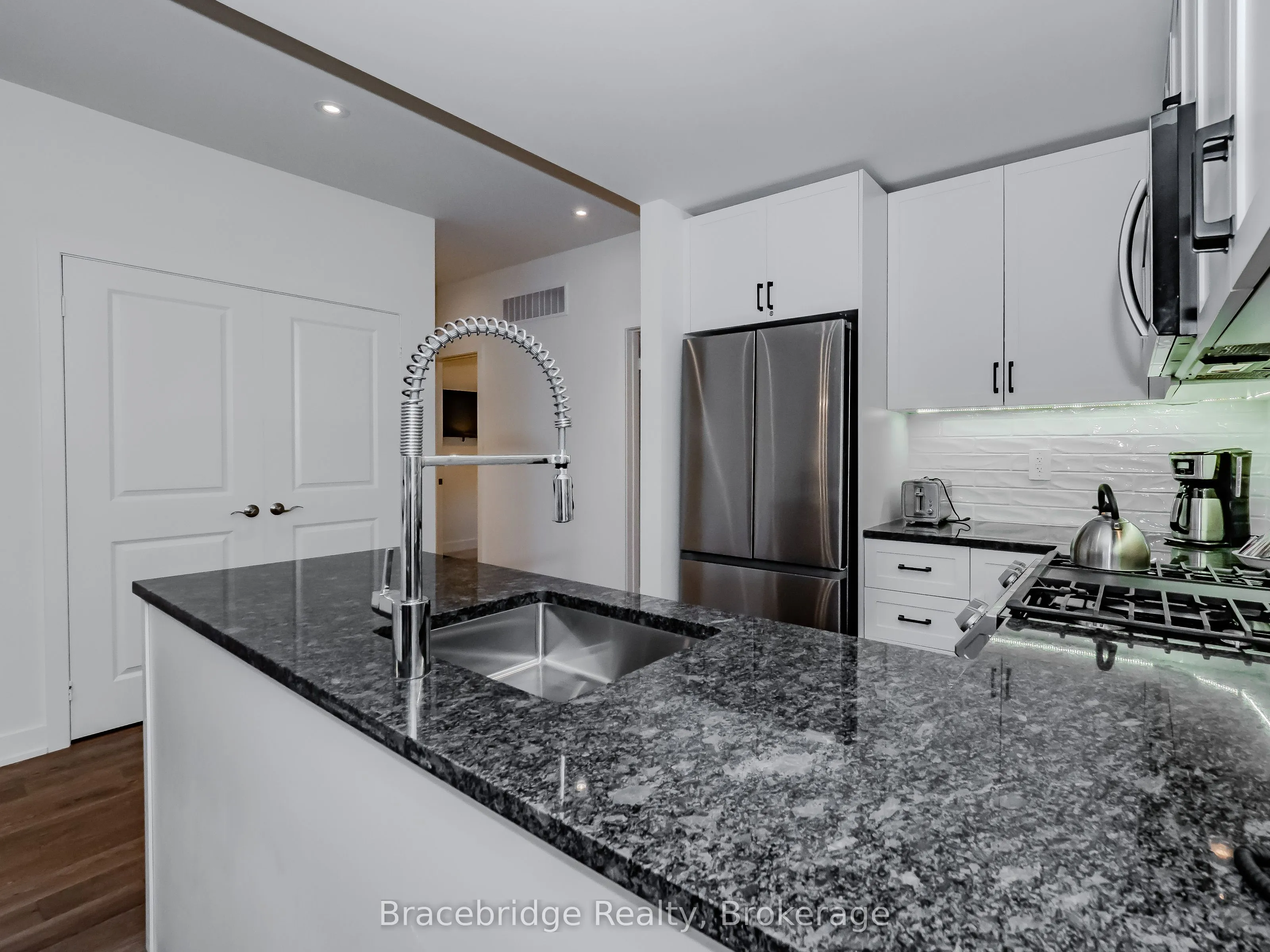 1869 Muskoka Rd 118 Highway W, #BHV-B203