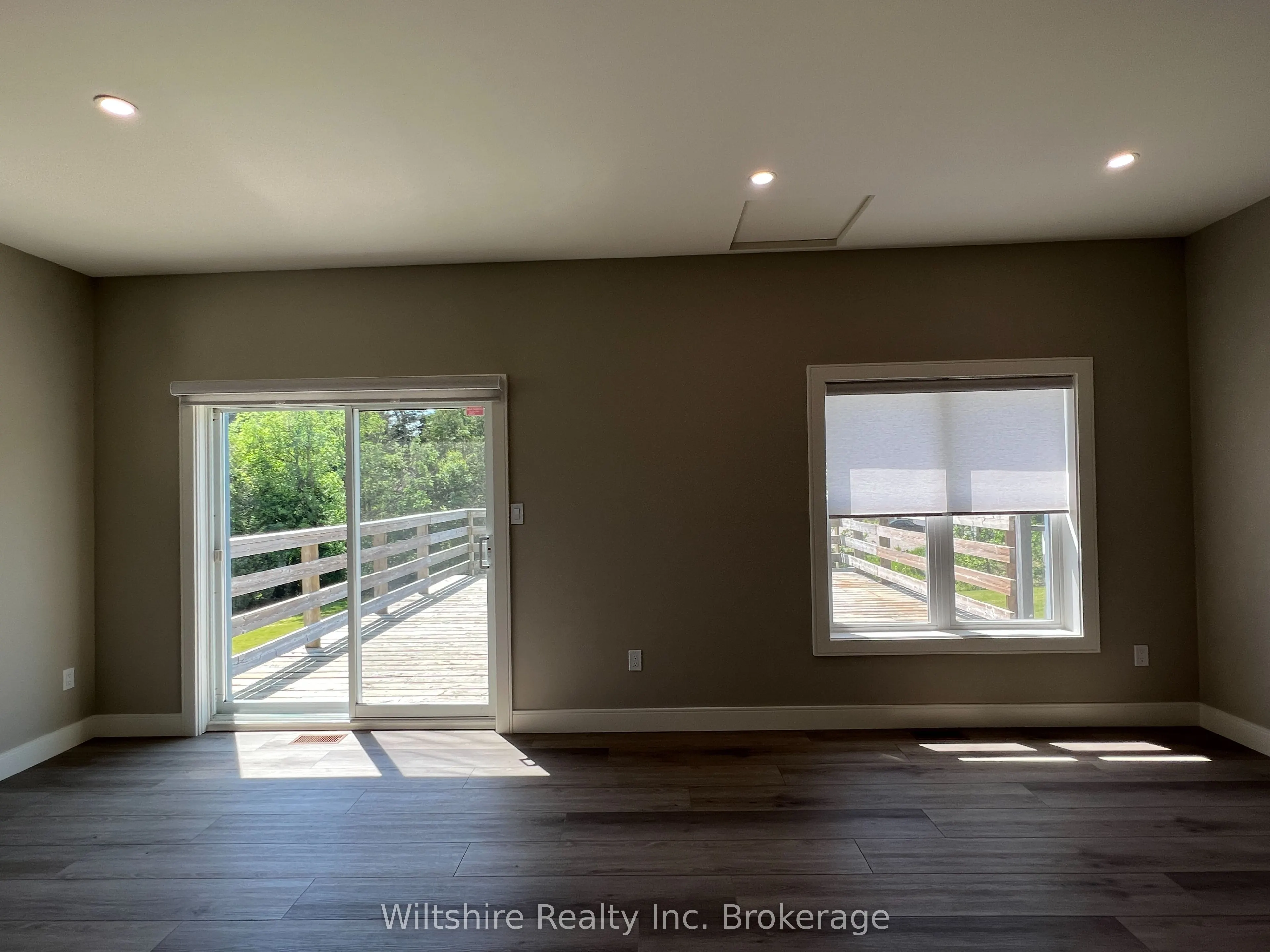407 Main Street E