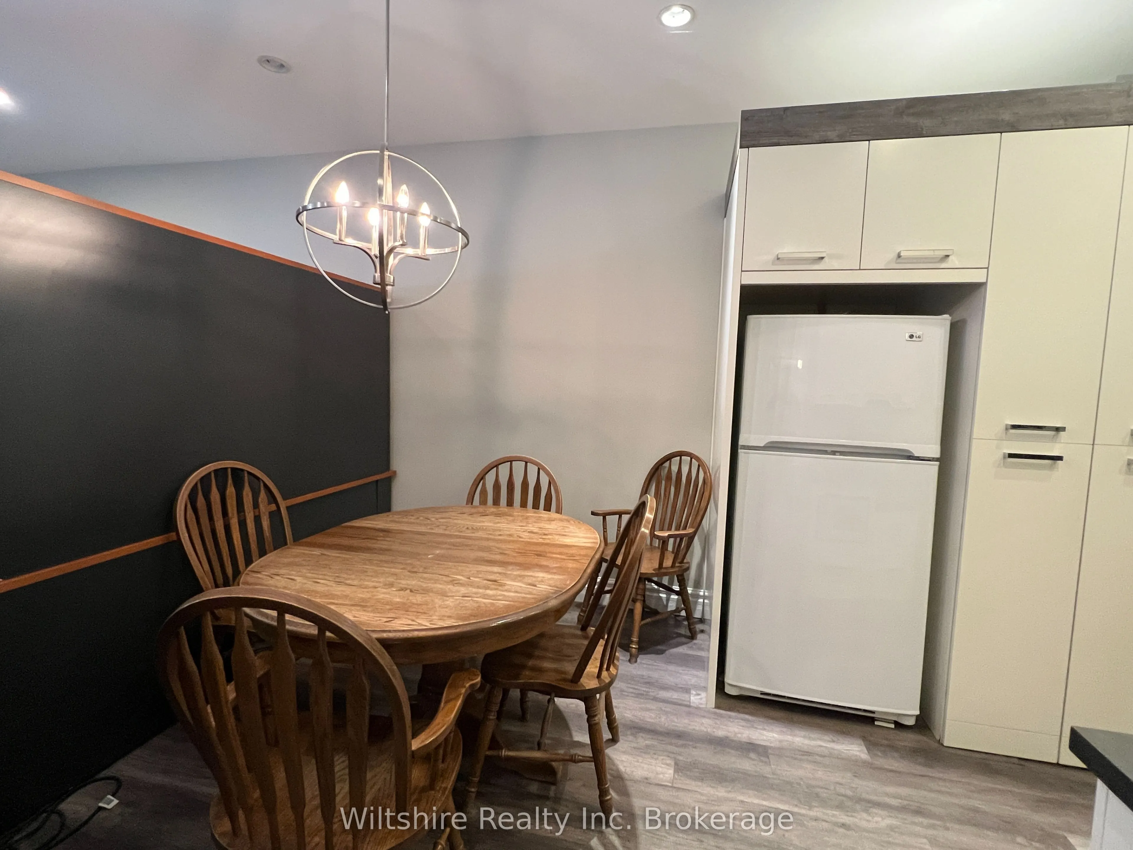 407 Main Street E