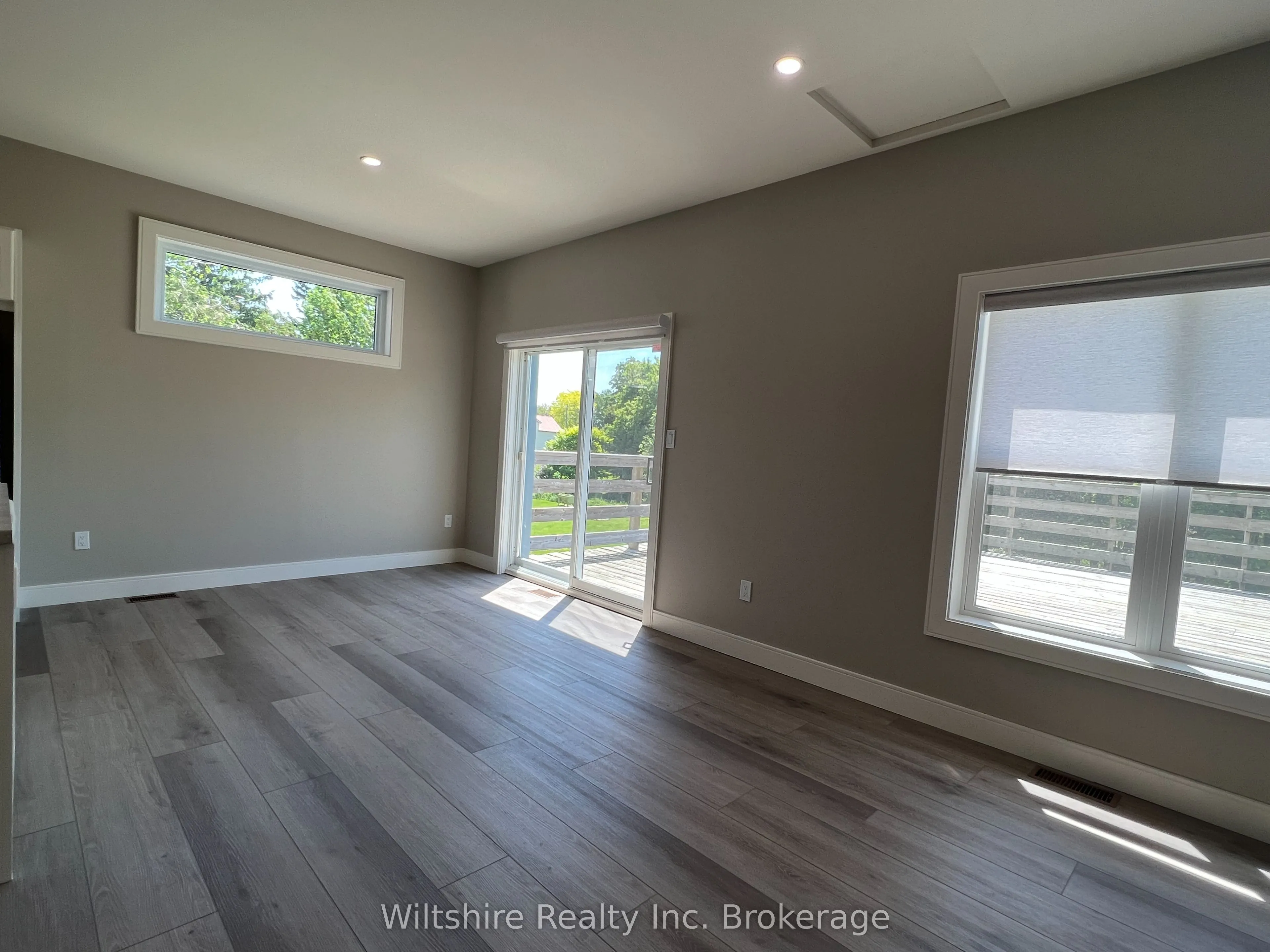 407 Main Street E