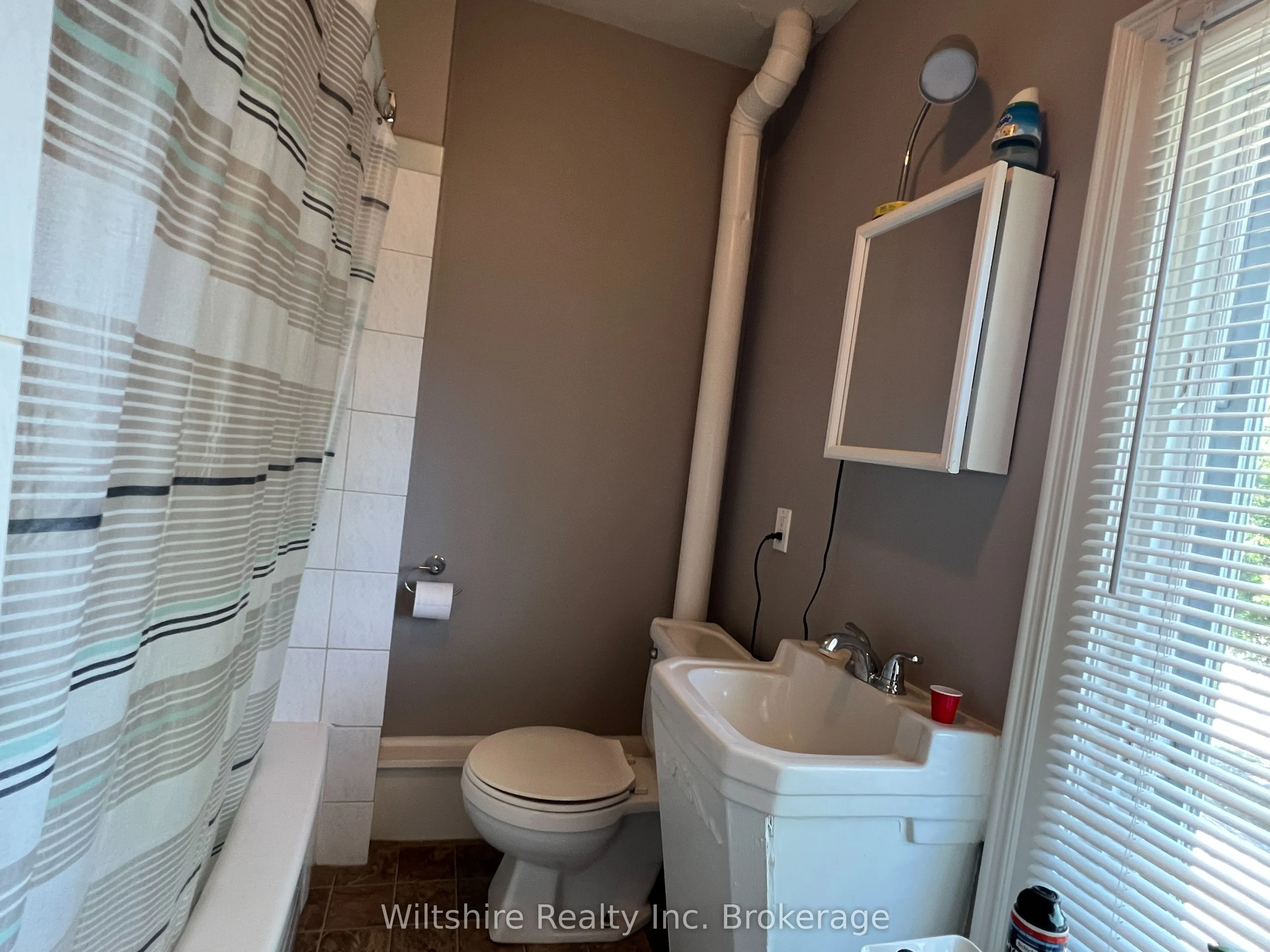 407 Main Street E