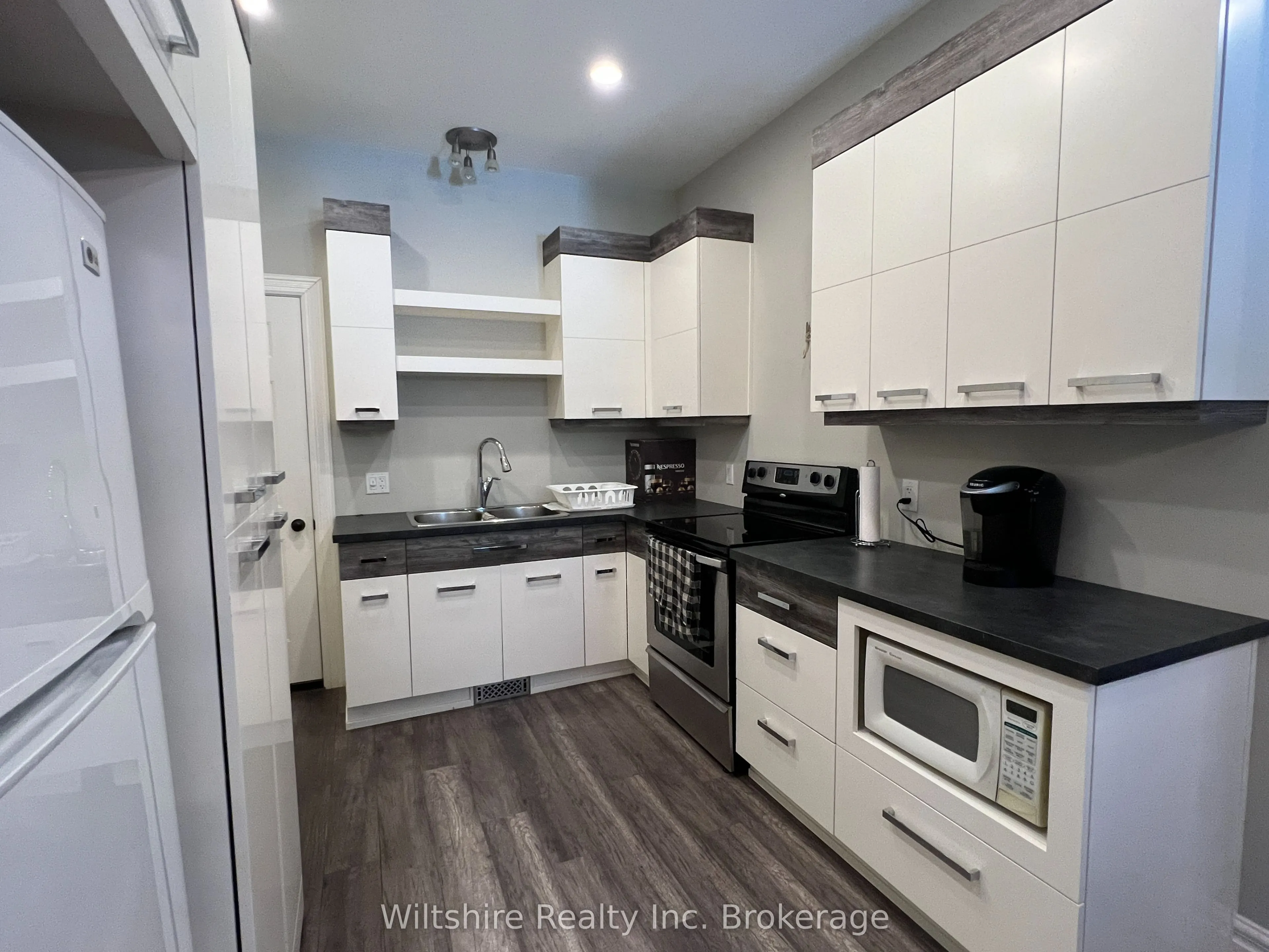 407 Main Street E