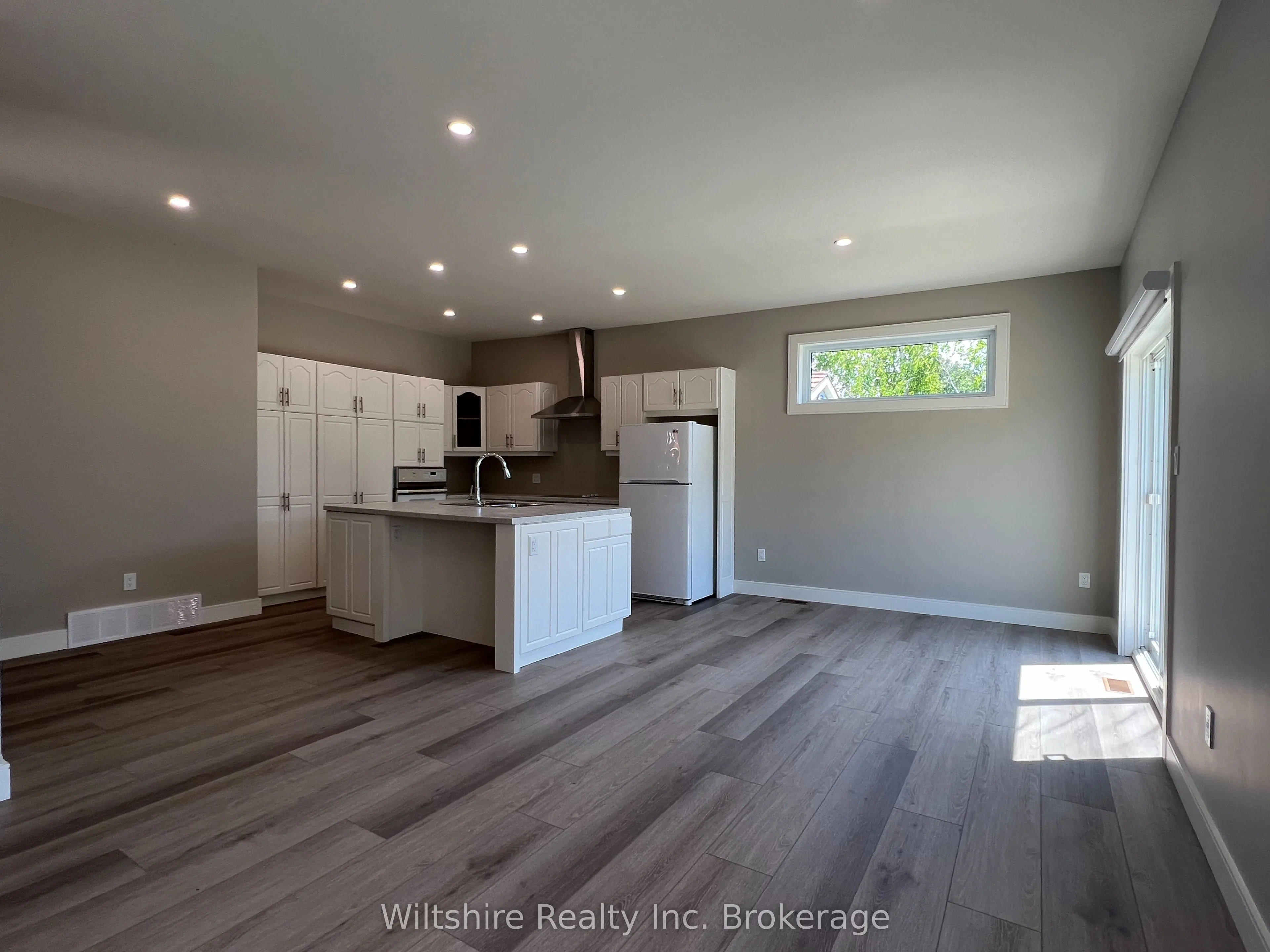 407 Main Street E