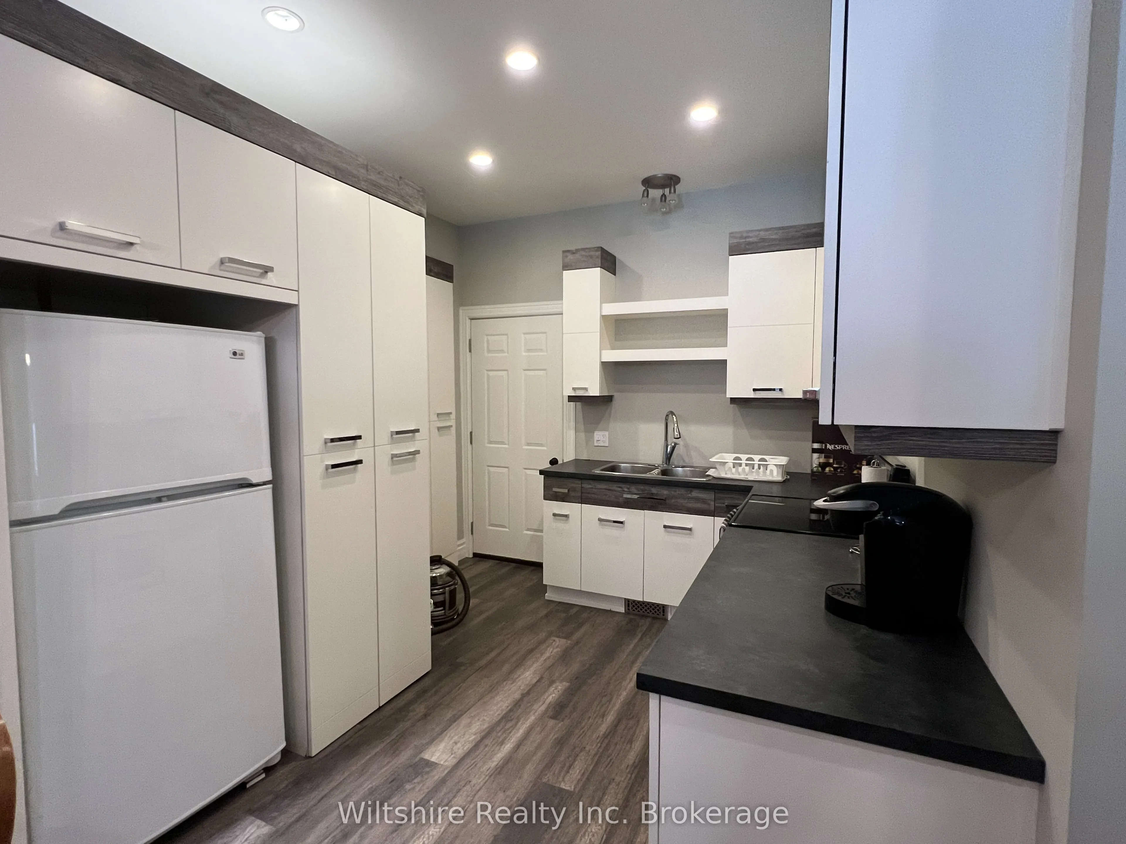407 Main Street E