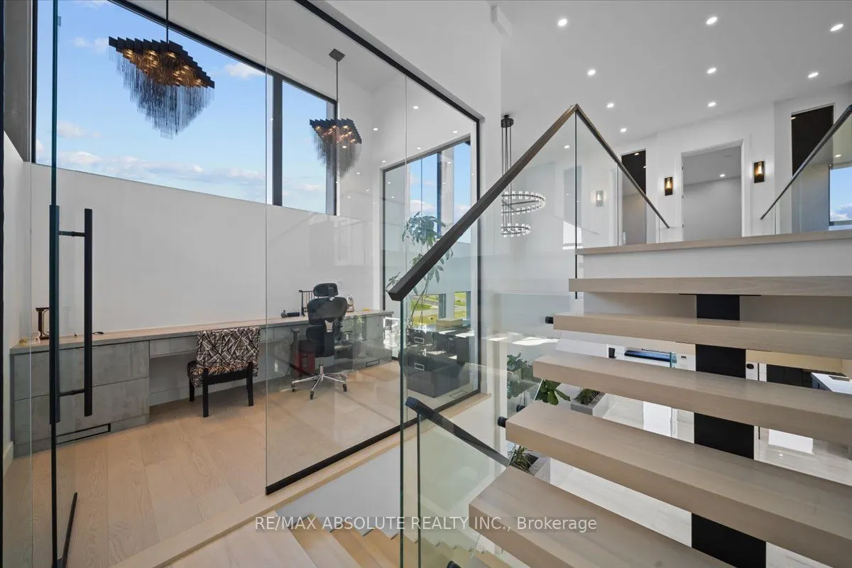 553 SHOREWAY Drive