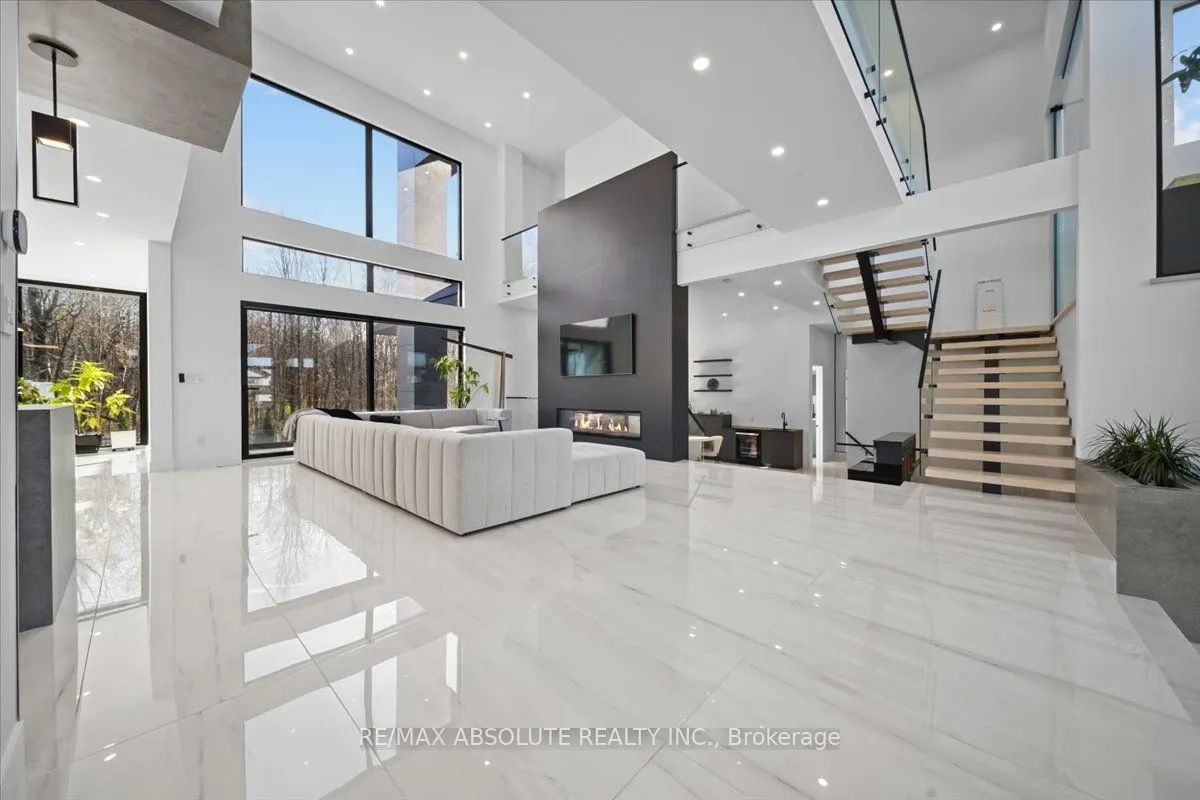 553 SHOREWAY Drive