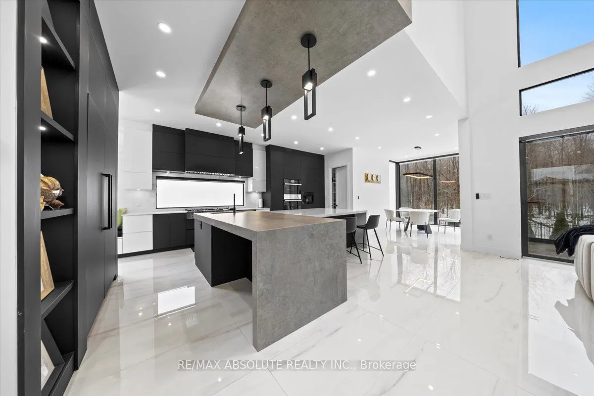 553 SHOREWAY Drive
