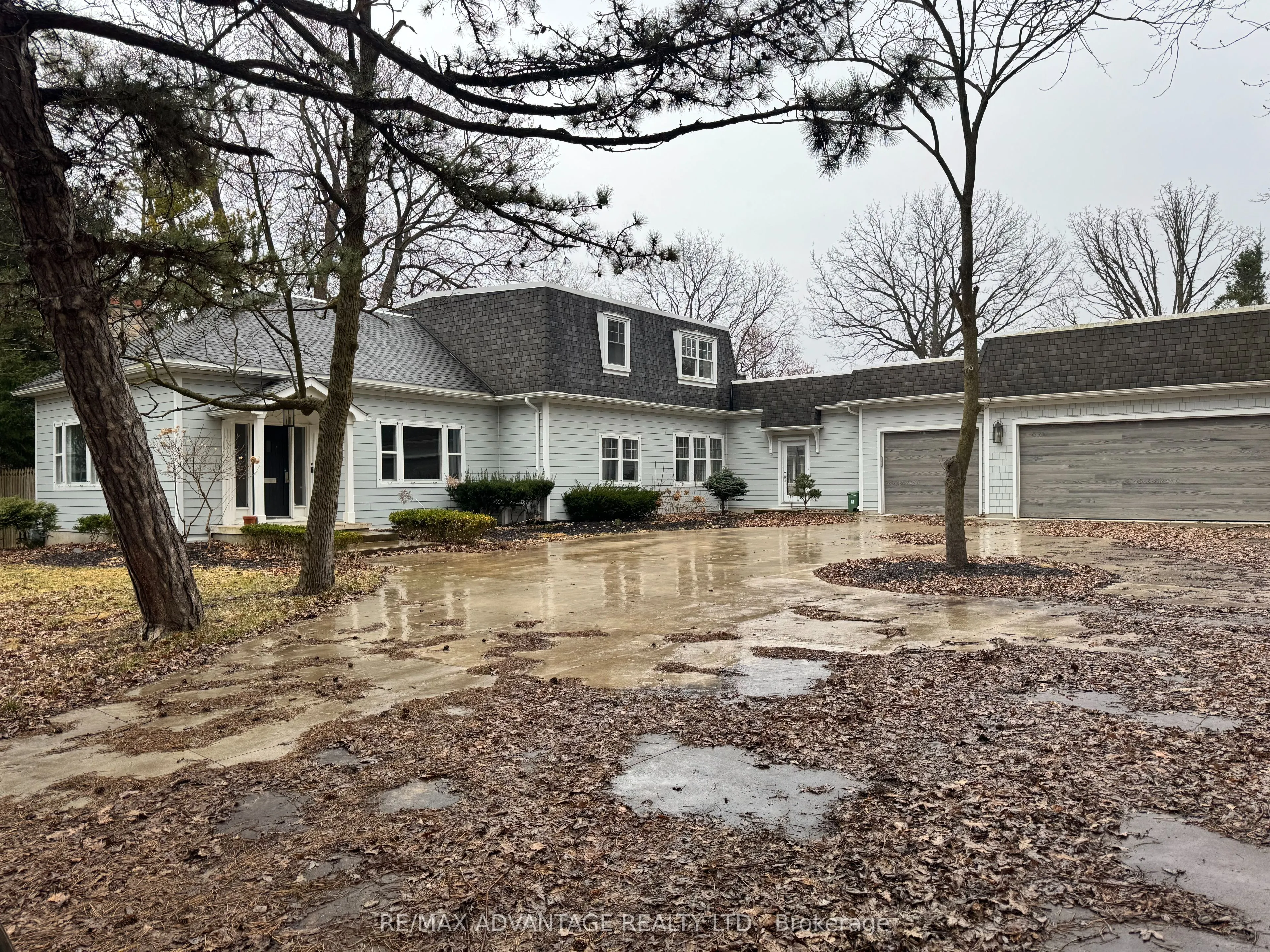 467 Commissioners Road E