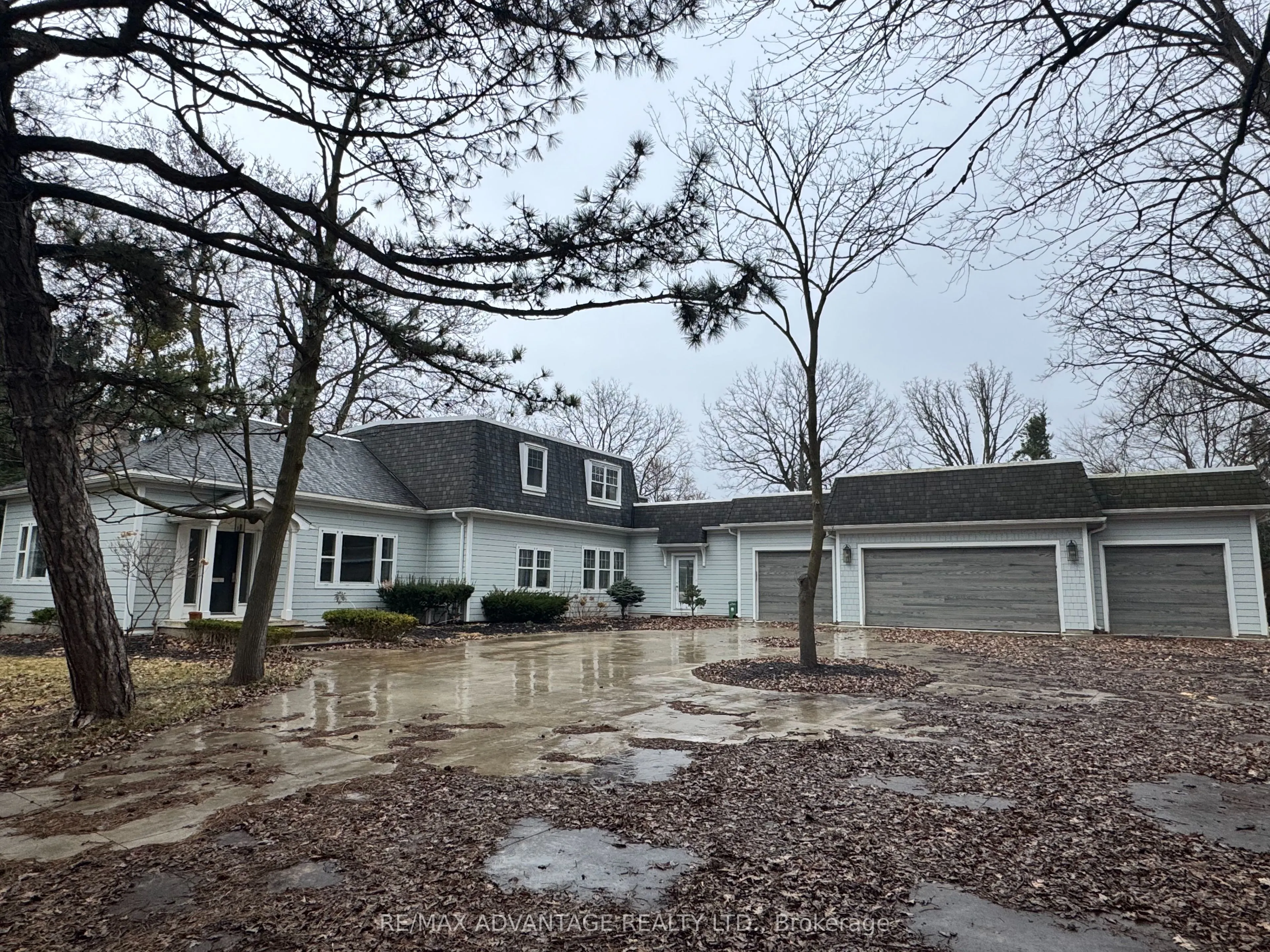 467 Commissioners Road E