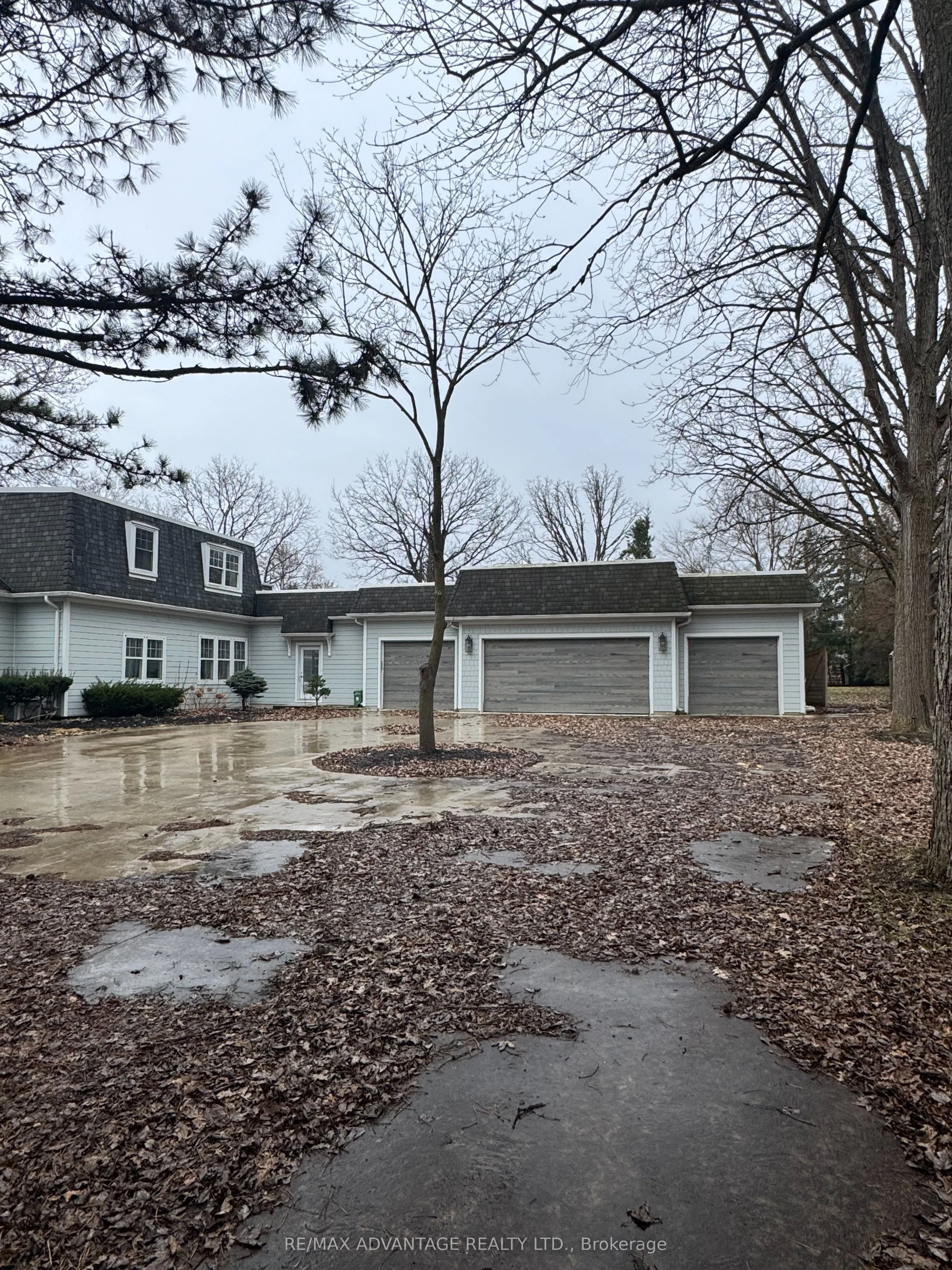 467 Commissioners Road E