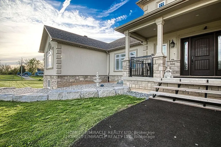 5499 Attema Crescent