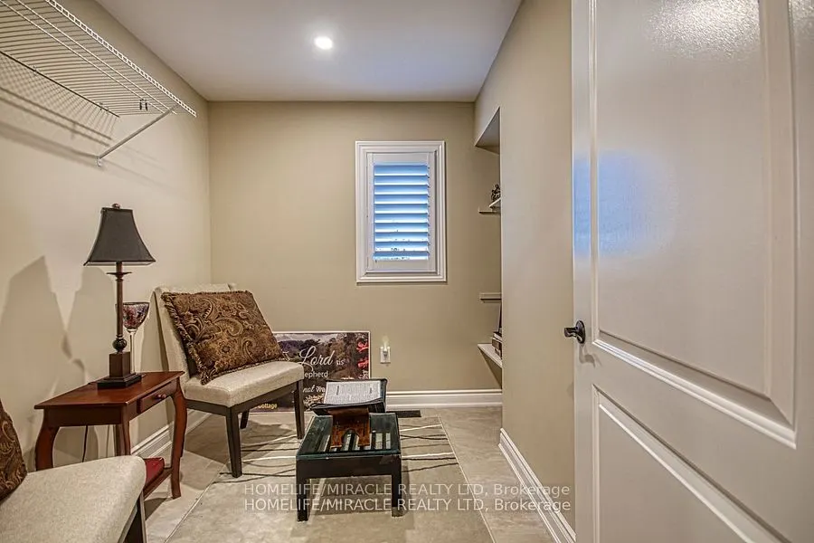 5499 Attema Crescent