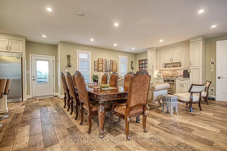 5499 Attema Crescent