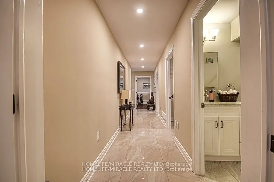 5499 Attema Crescent