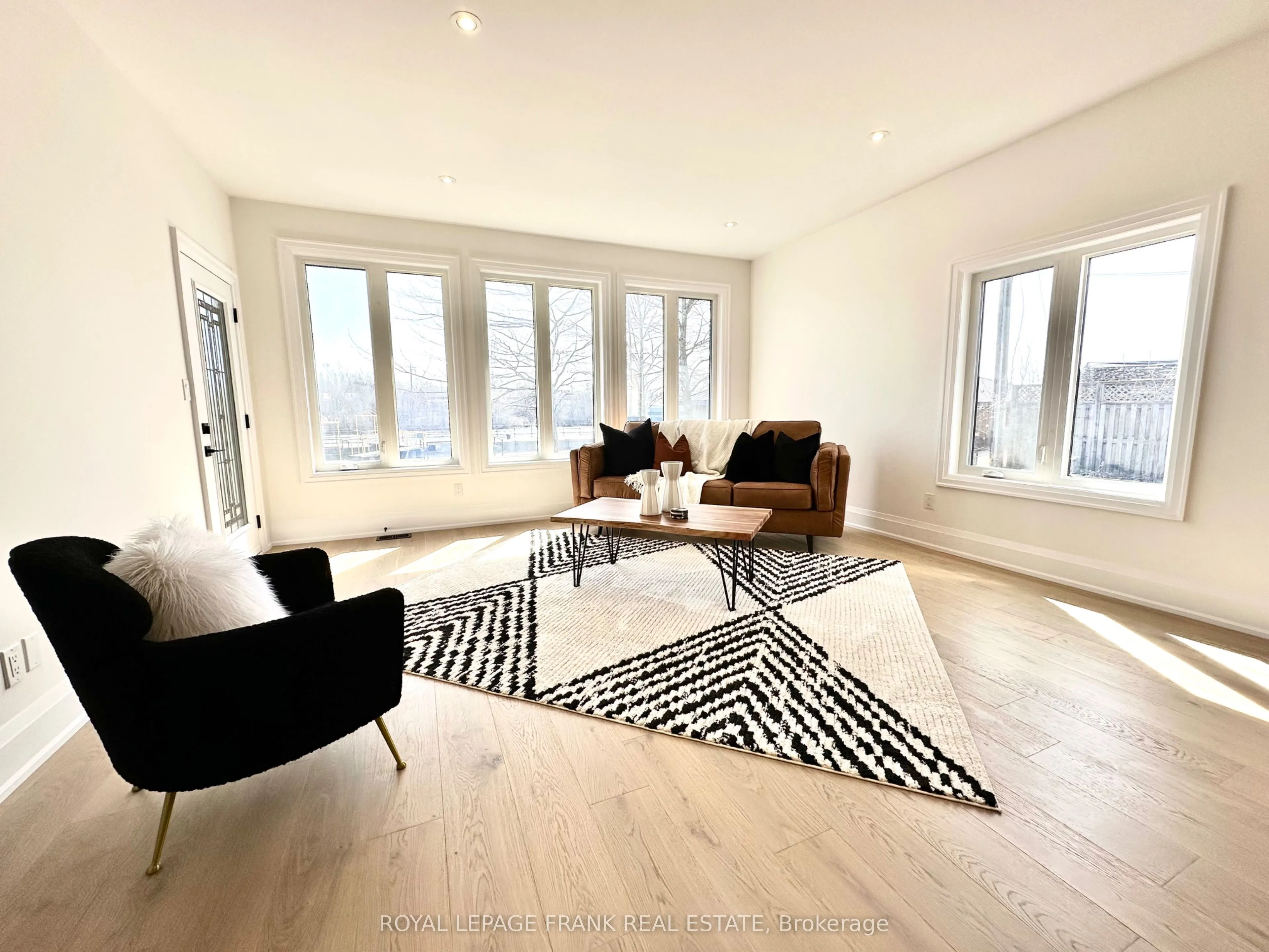 6 Pond Street