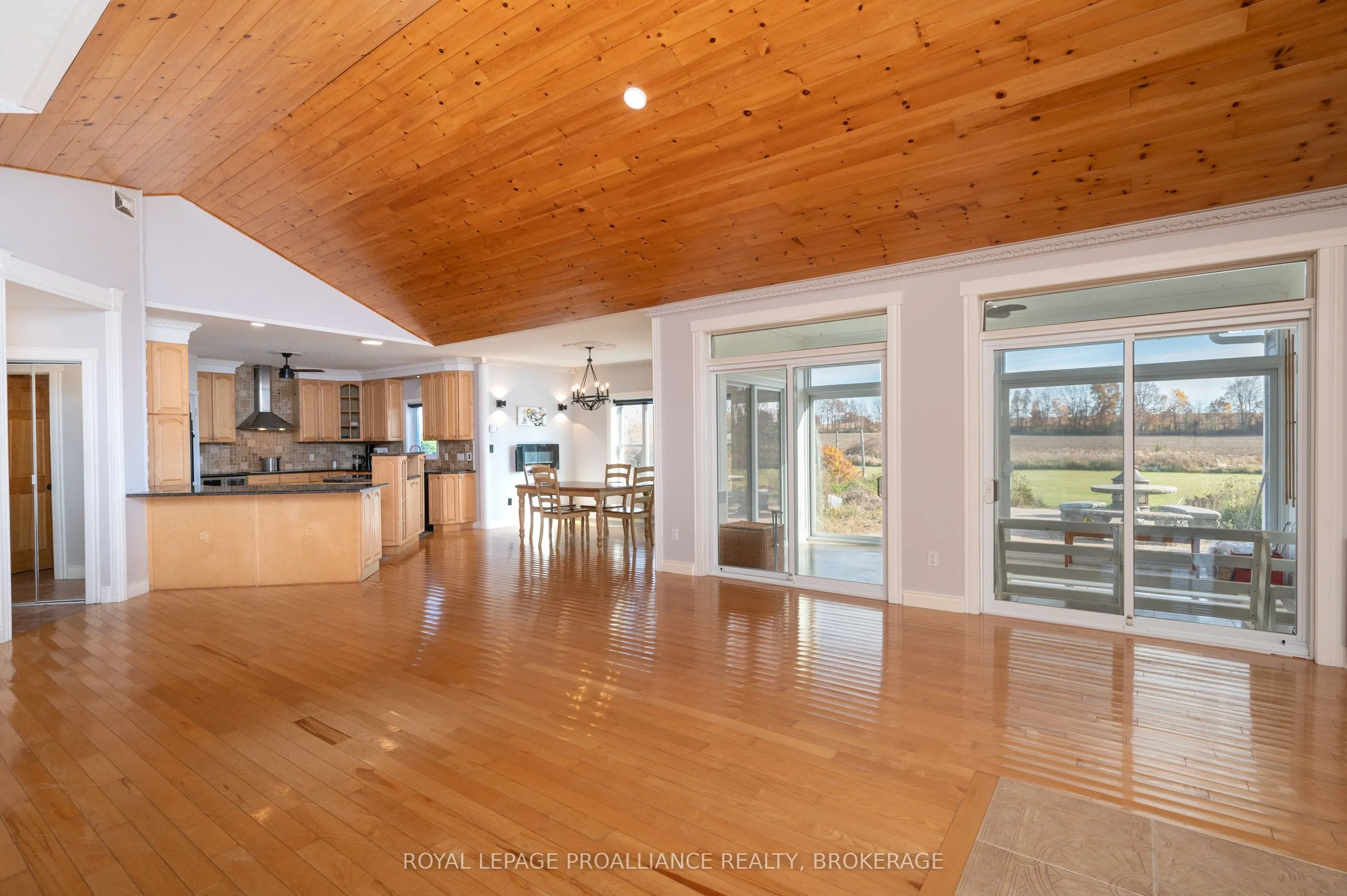 10 North Shore Road