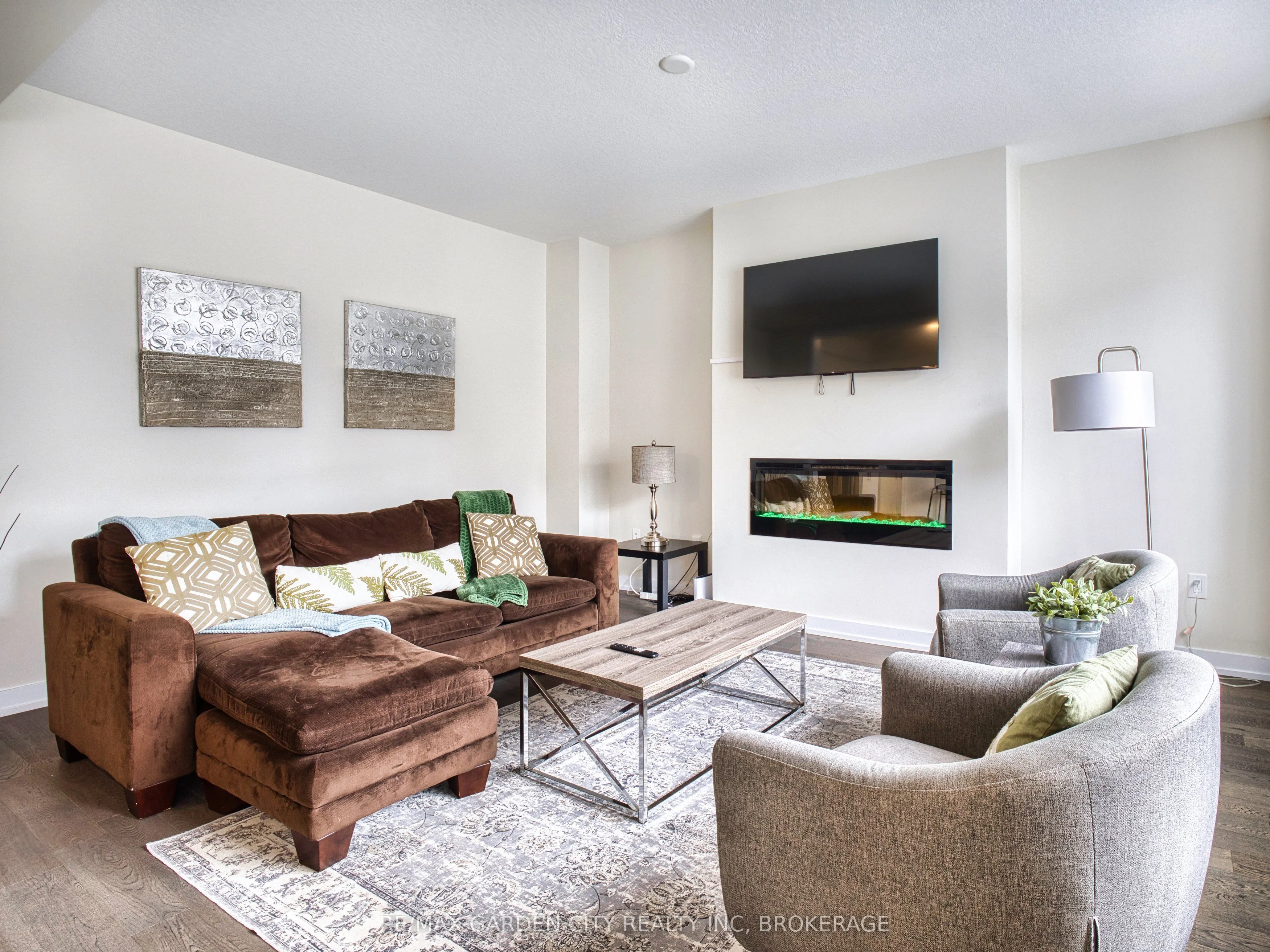 111 Sunflower Crescent