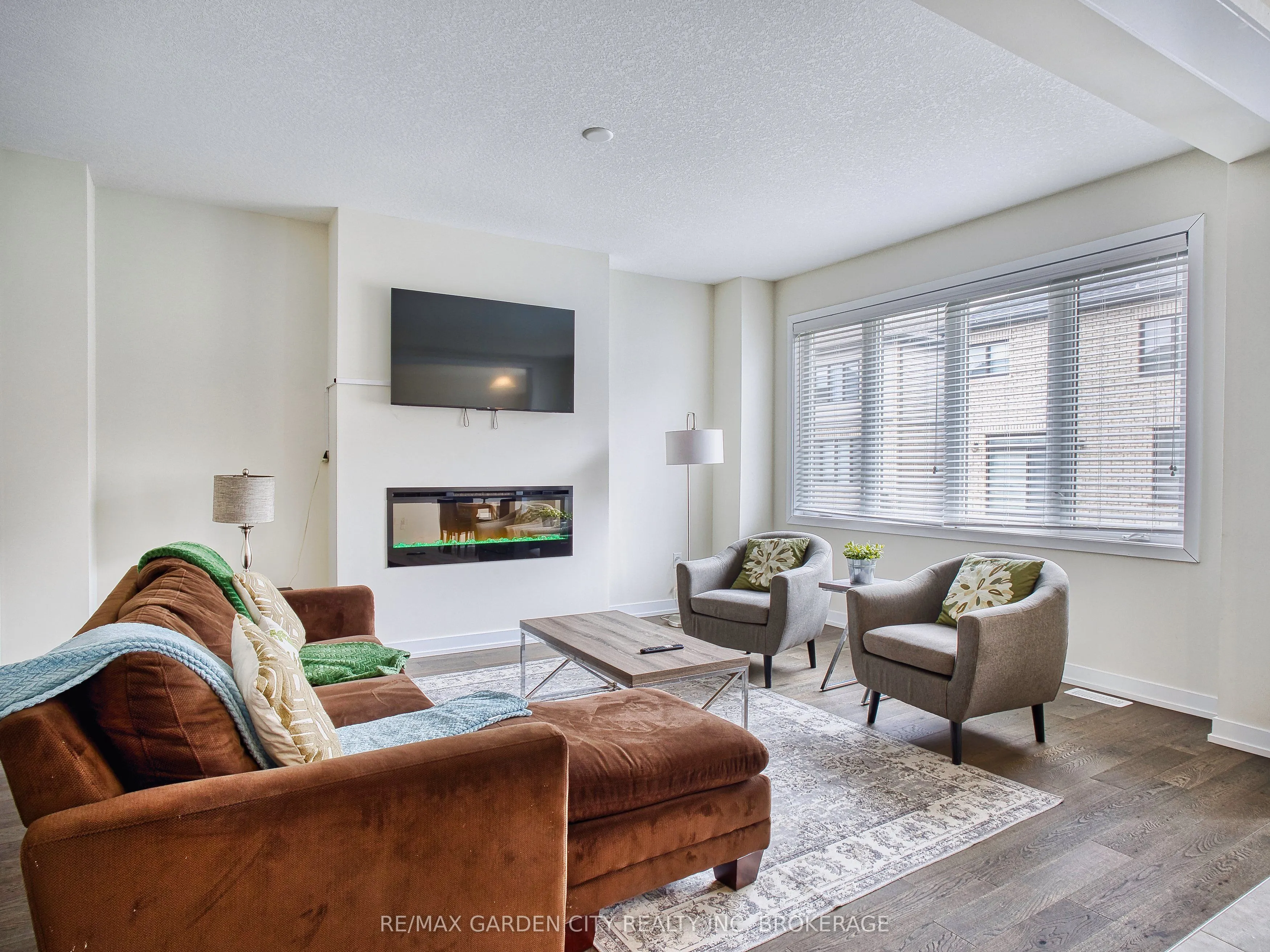 111 Sunflower Crescent