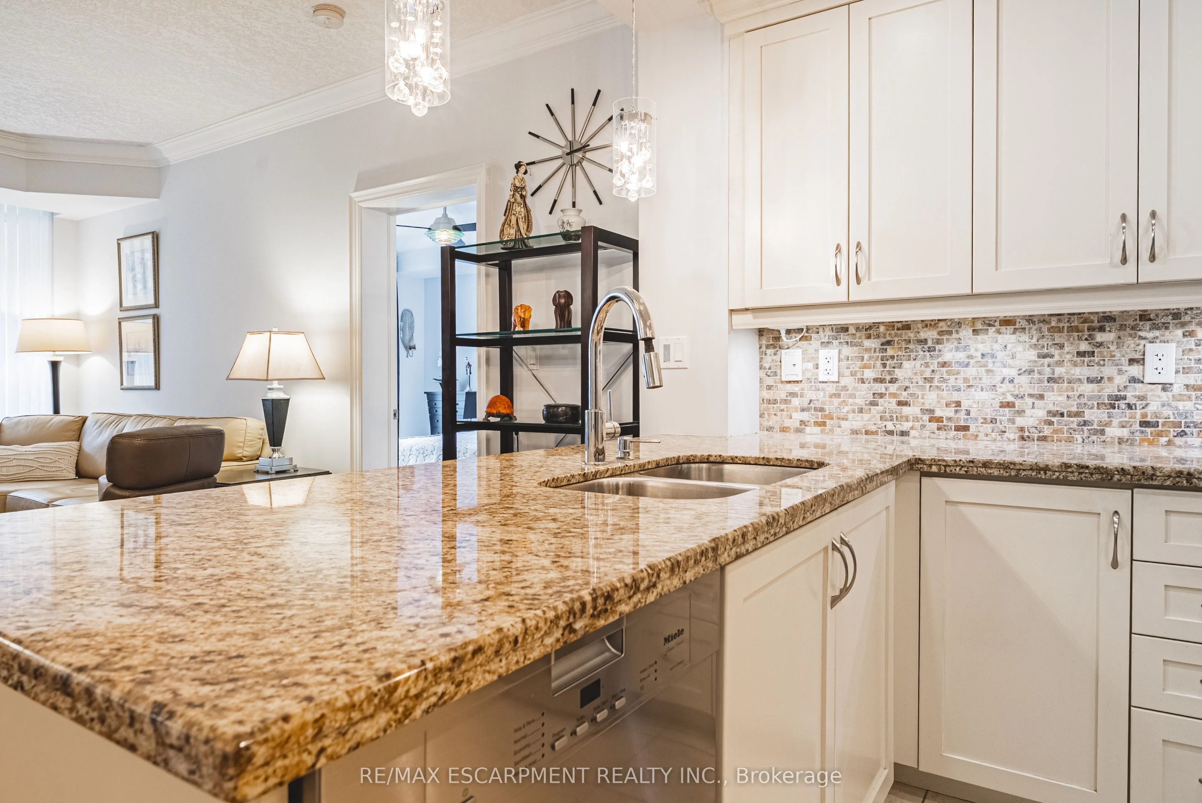 125 Wilson Street W #107