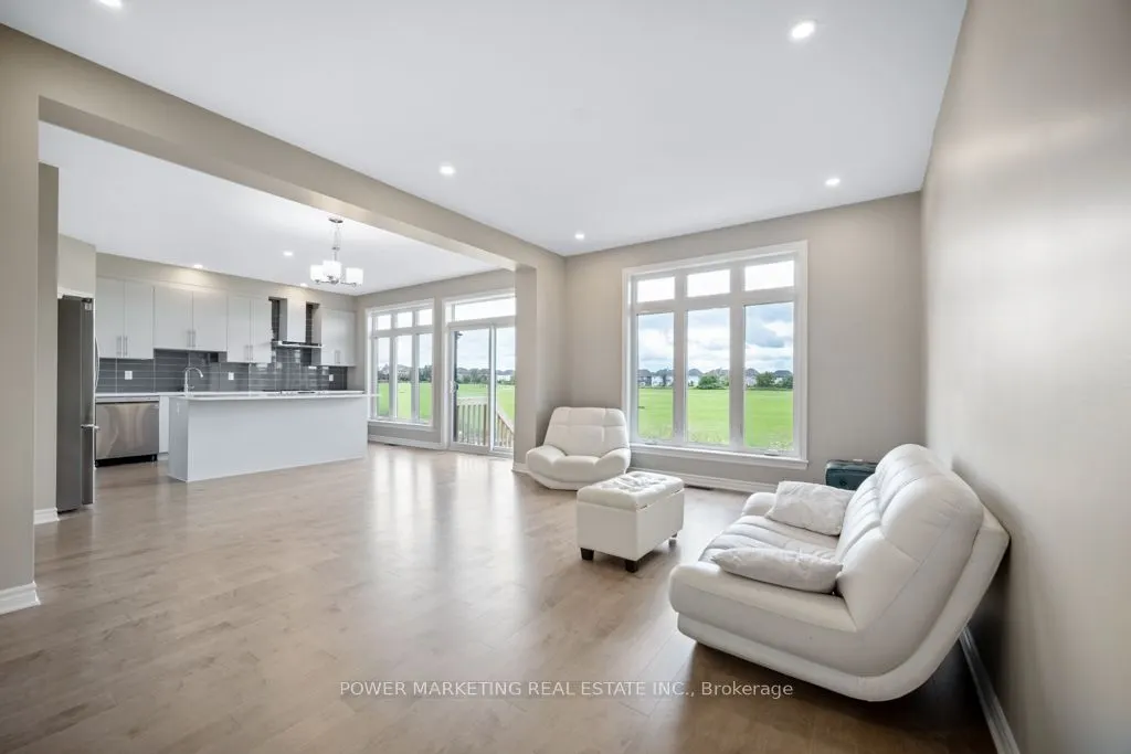 848 SNOWDROP Crescent