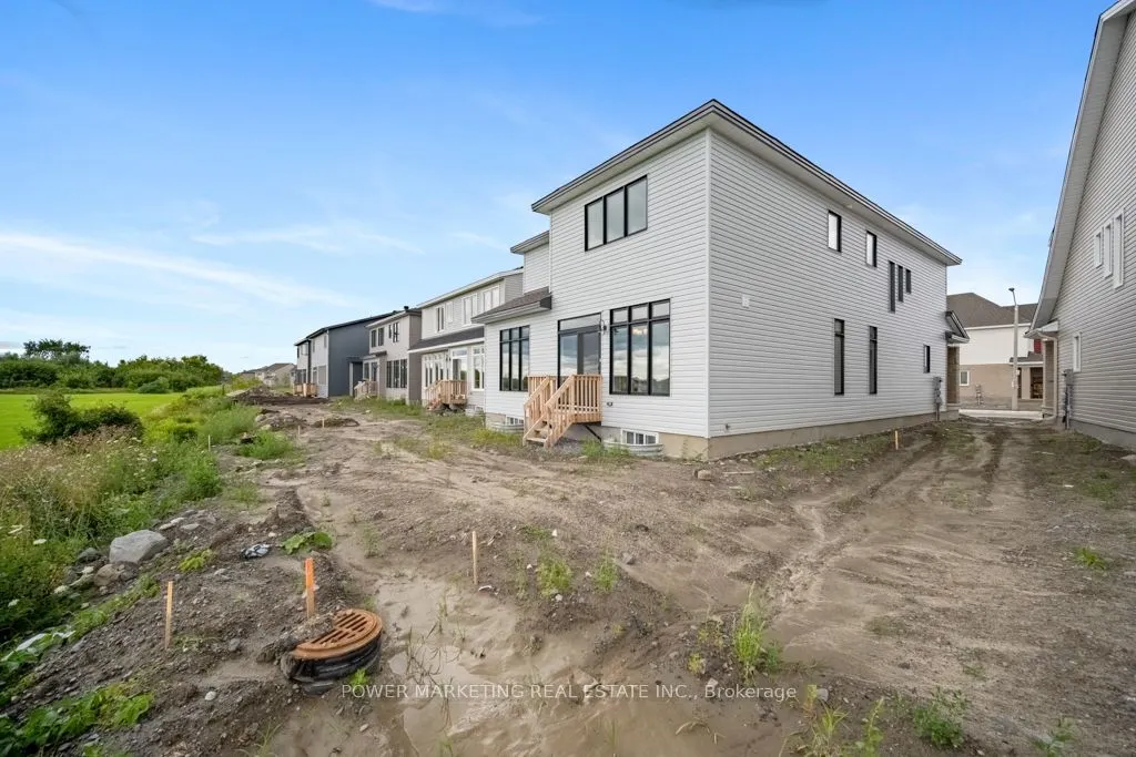 848 SNOWDROP Crescent