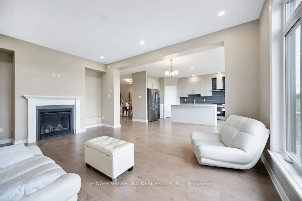 848 SNOWDROP Crescent