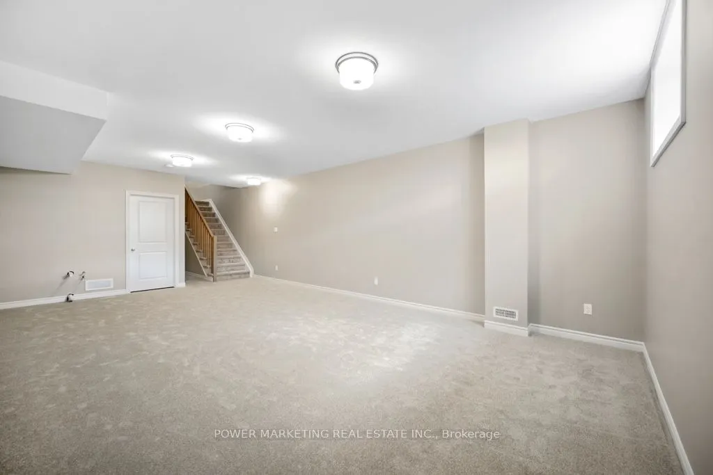 848 SNOWDROP Crescent