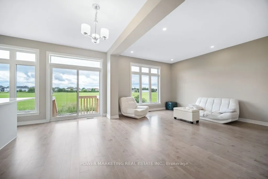 848 SNOWDROP Crescent