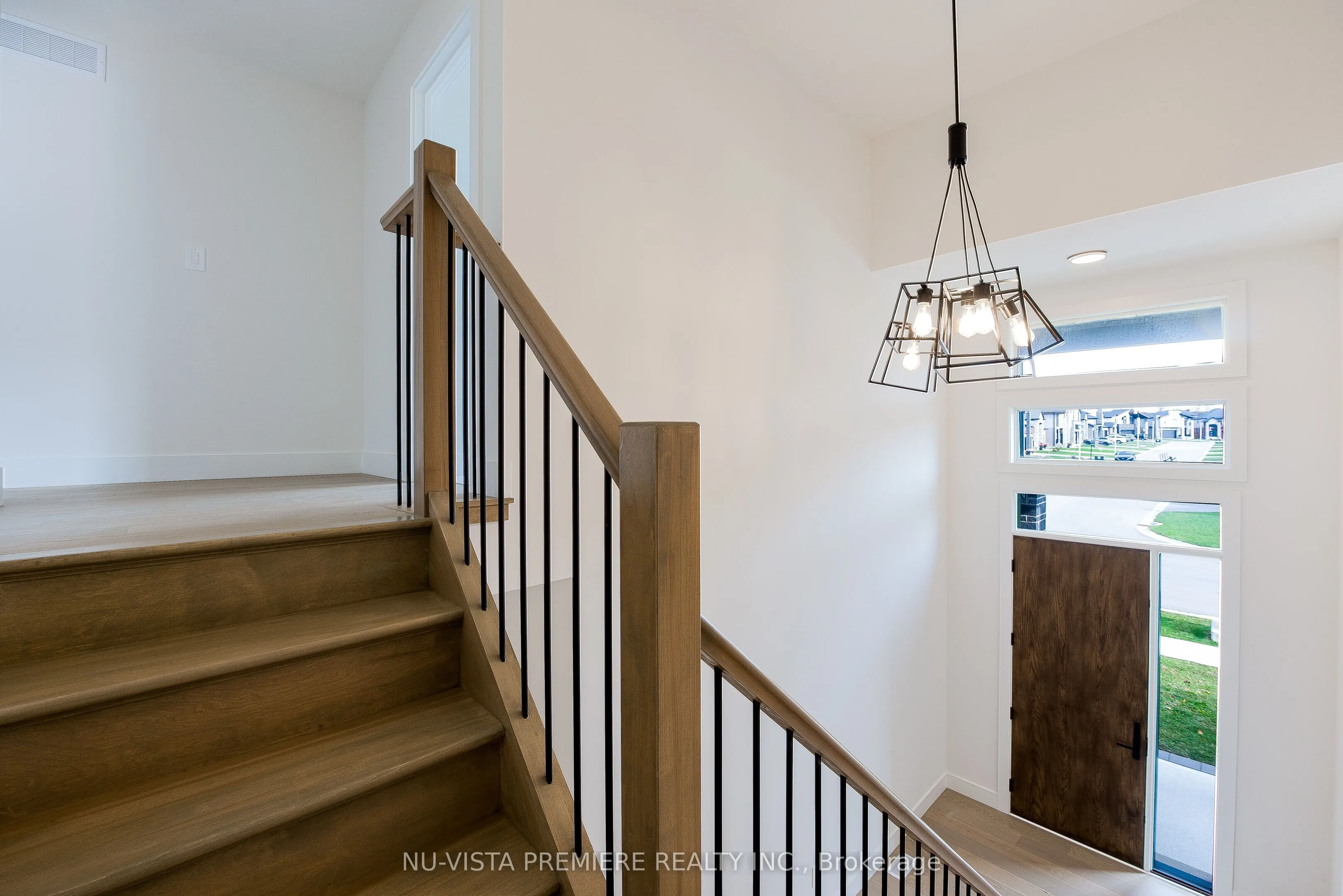 1689 Brayford Avenue