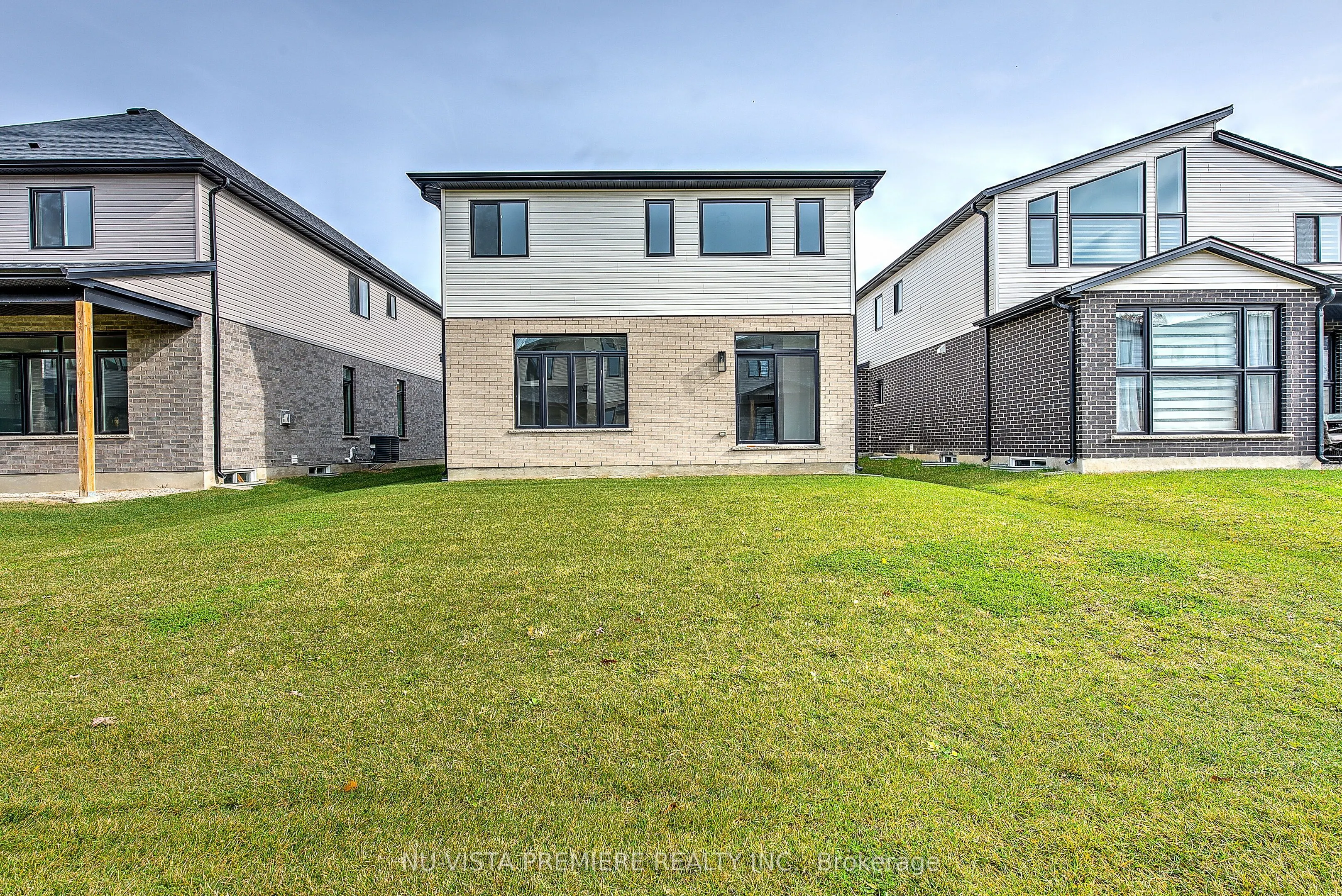 1689 Brayford Avenue