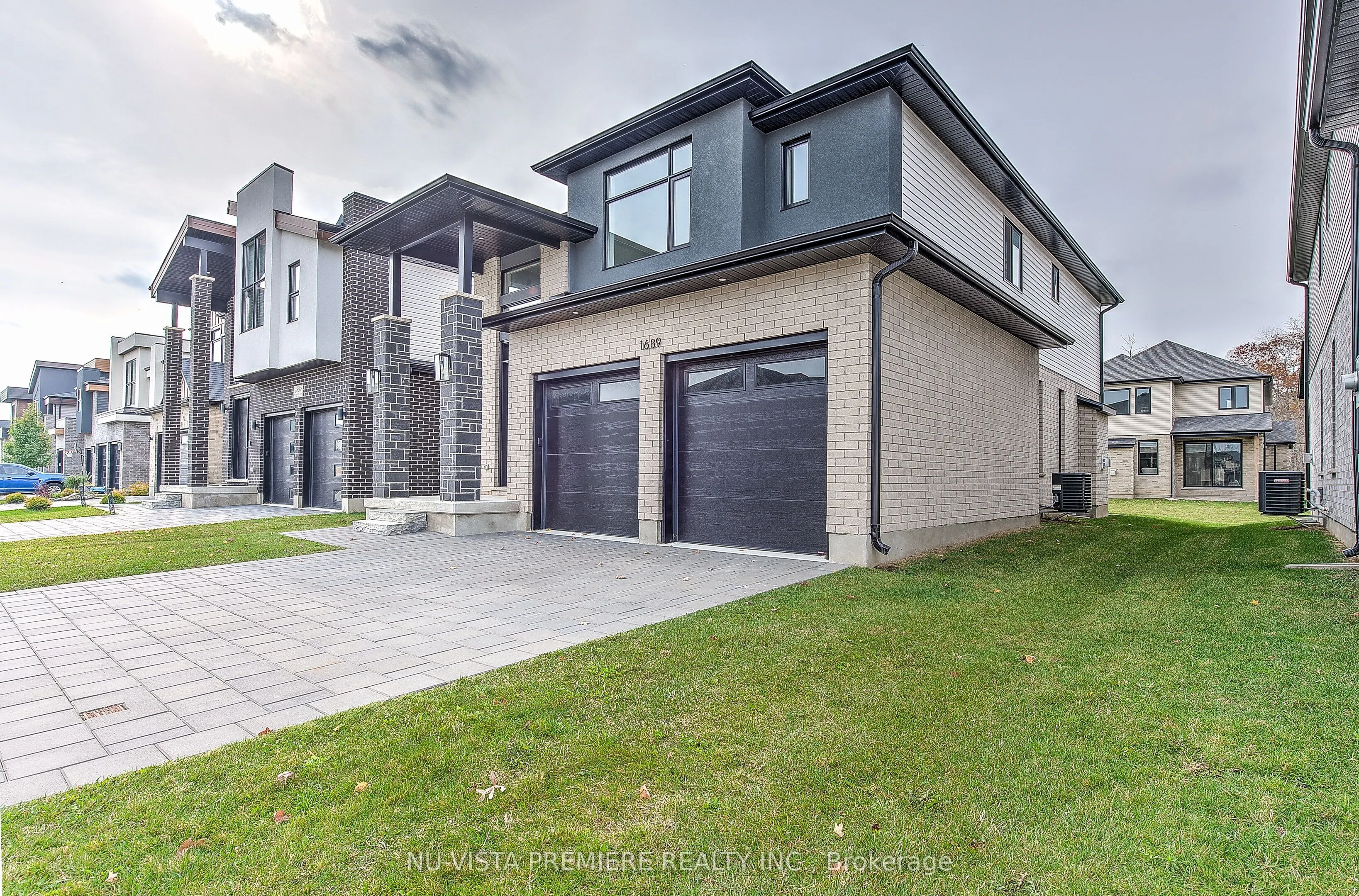 1689 Brayford Avenue