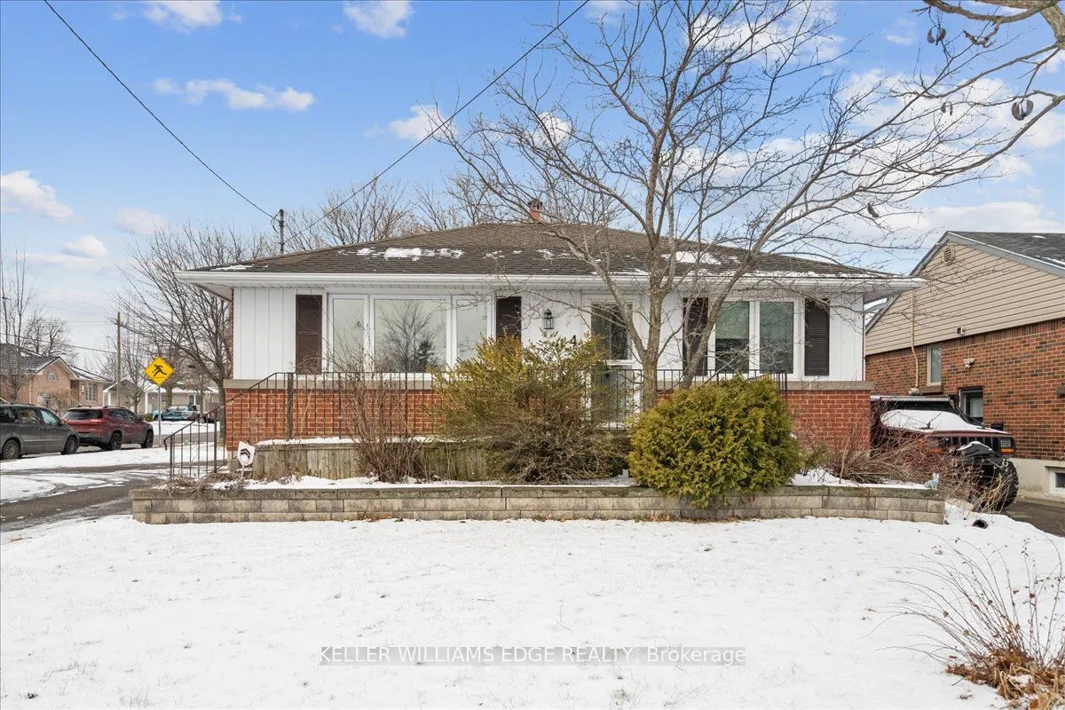 4 Fernwood Crescent