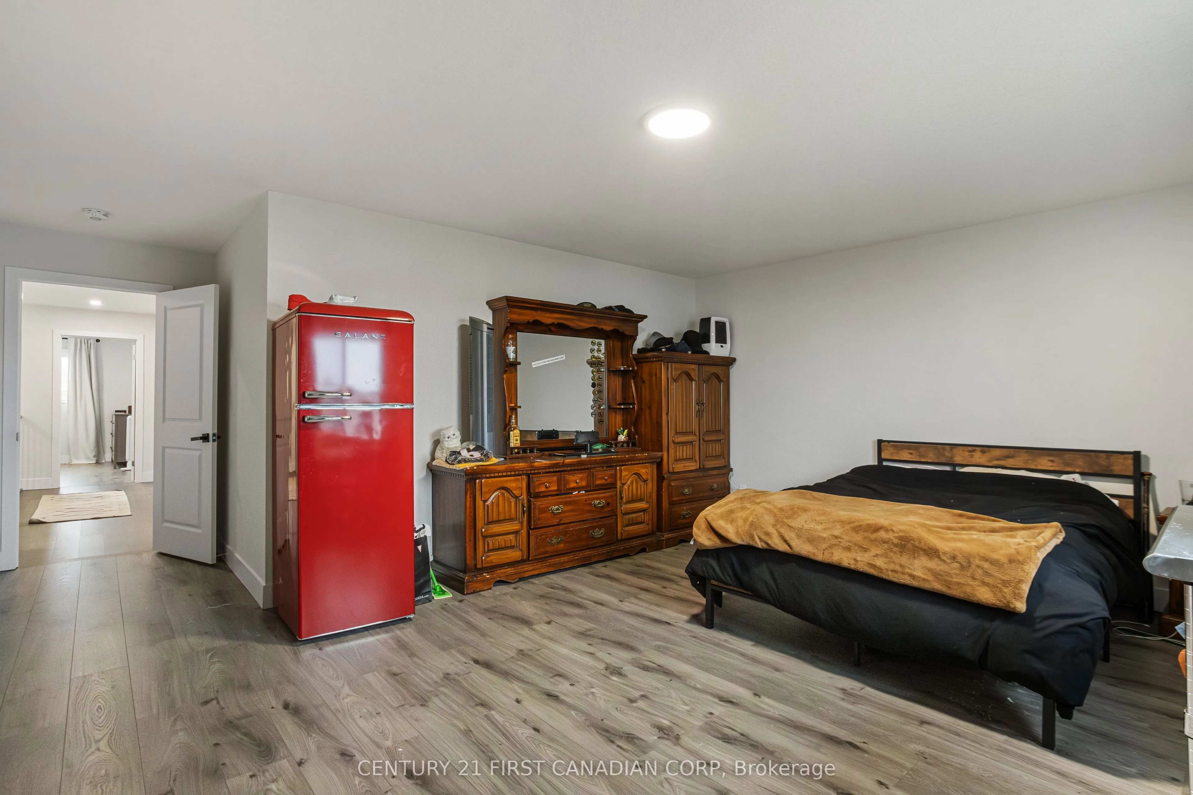 215 ROY MCDONALD Drive N