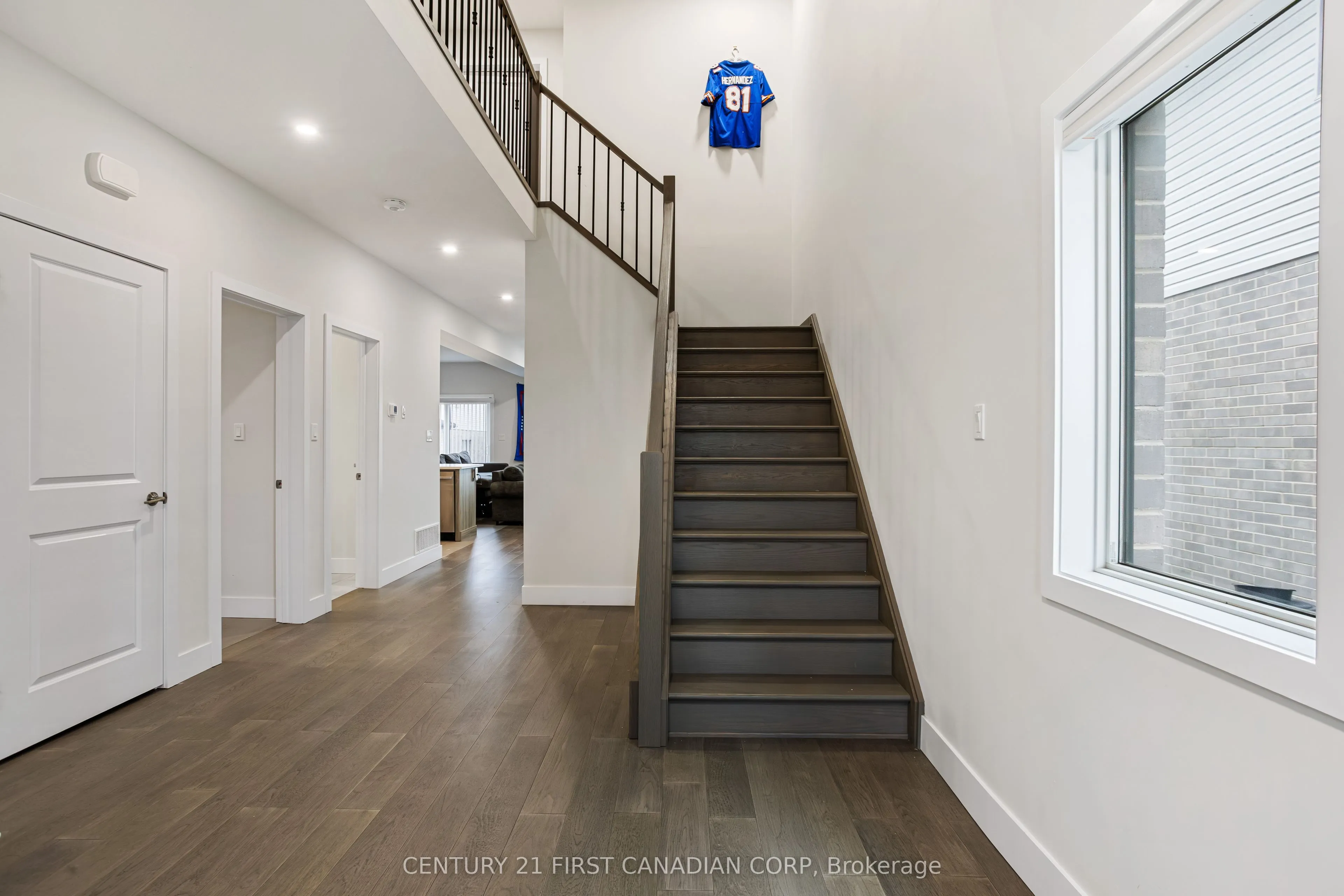 215 ROY MCDONALD Drive N