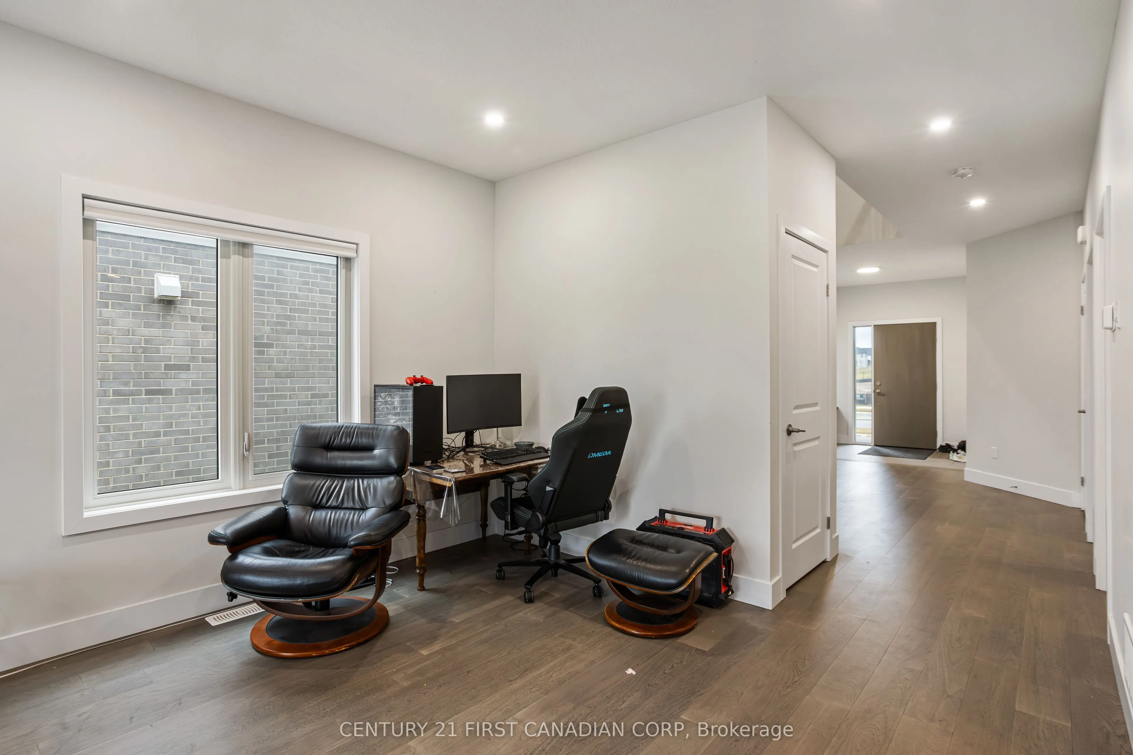 215 ROY MCDONALD Drive N